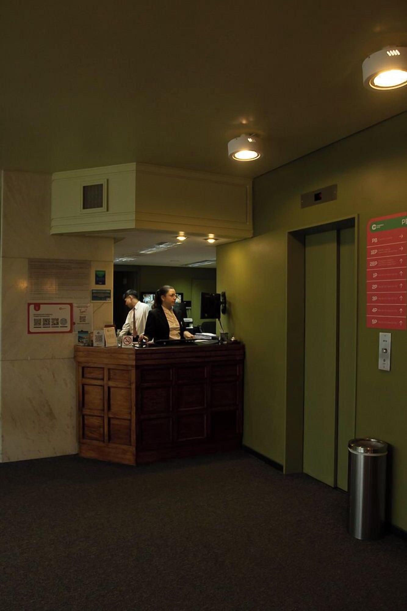 Vista Lobby Comodoro Hotel
