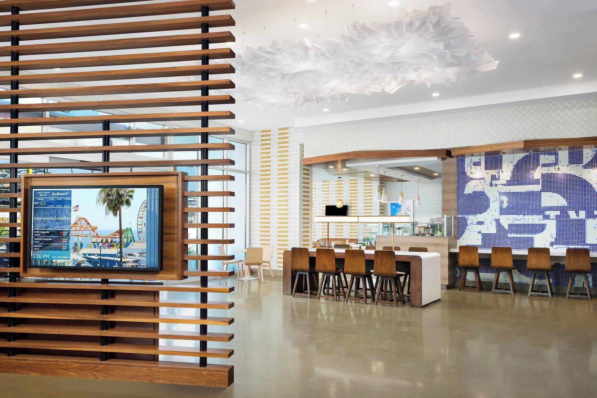 Vista Lobby Courtyard by Marriott Santa Monica