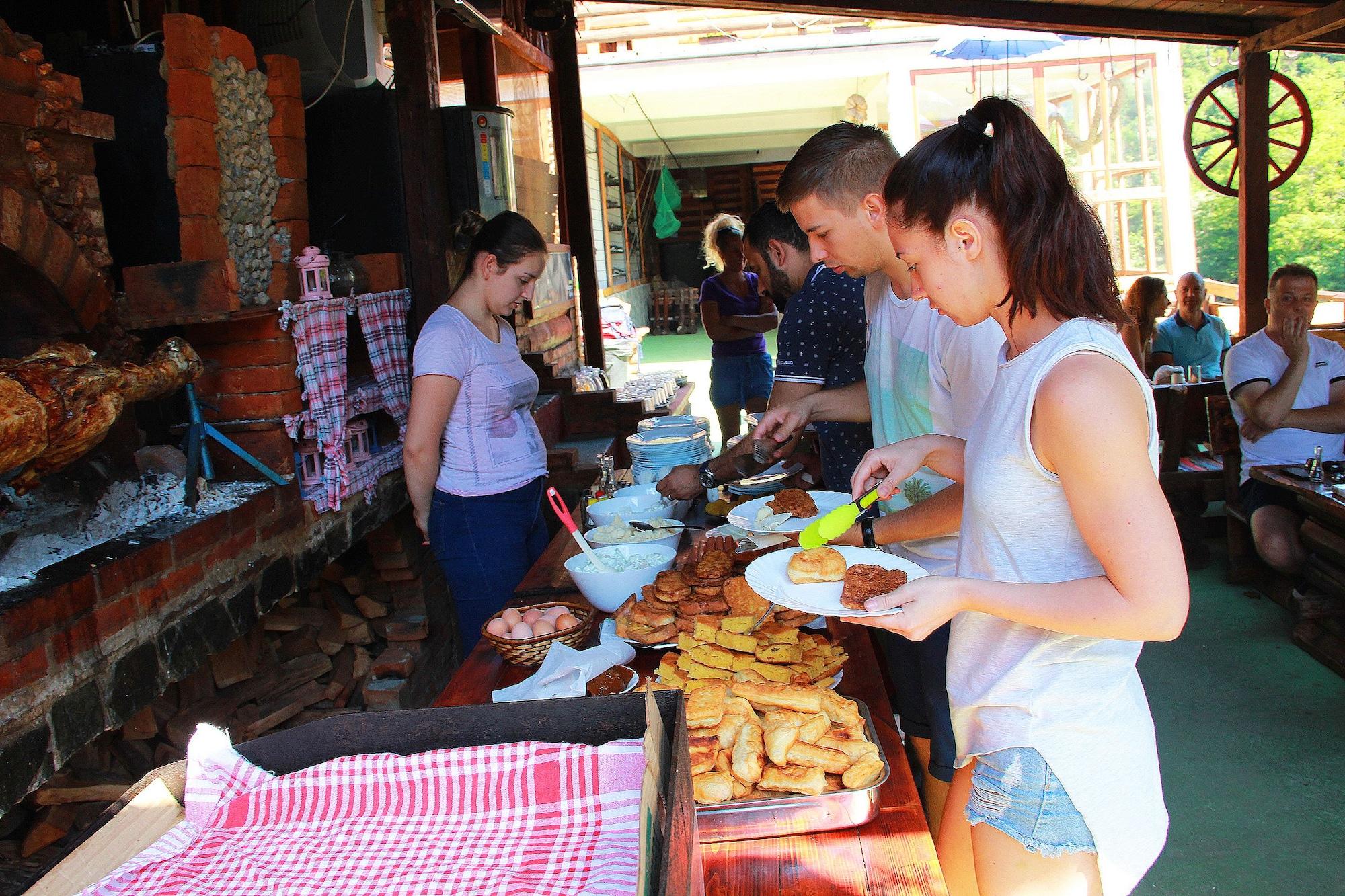 Restaurant Dzajica Buk Rooms - Hostel