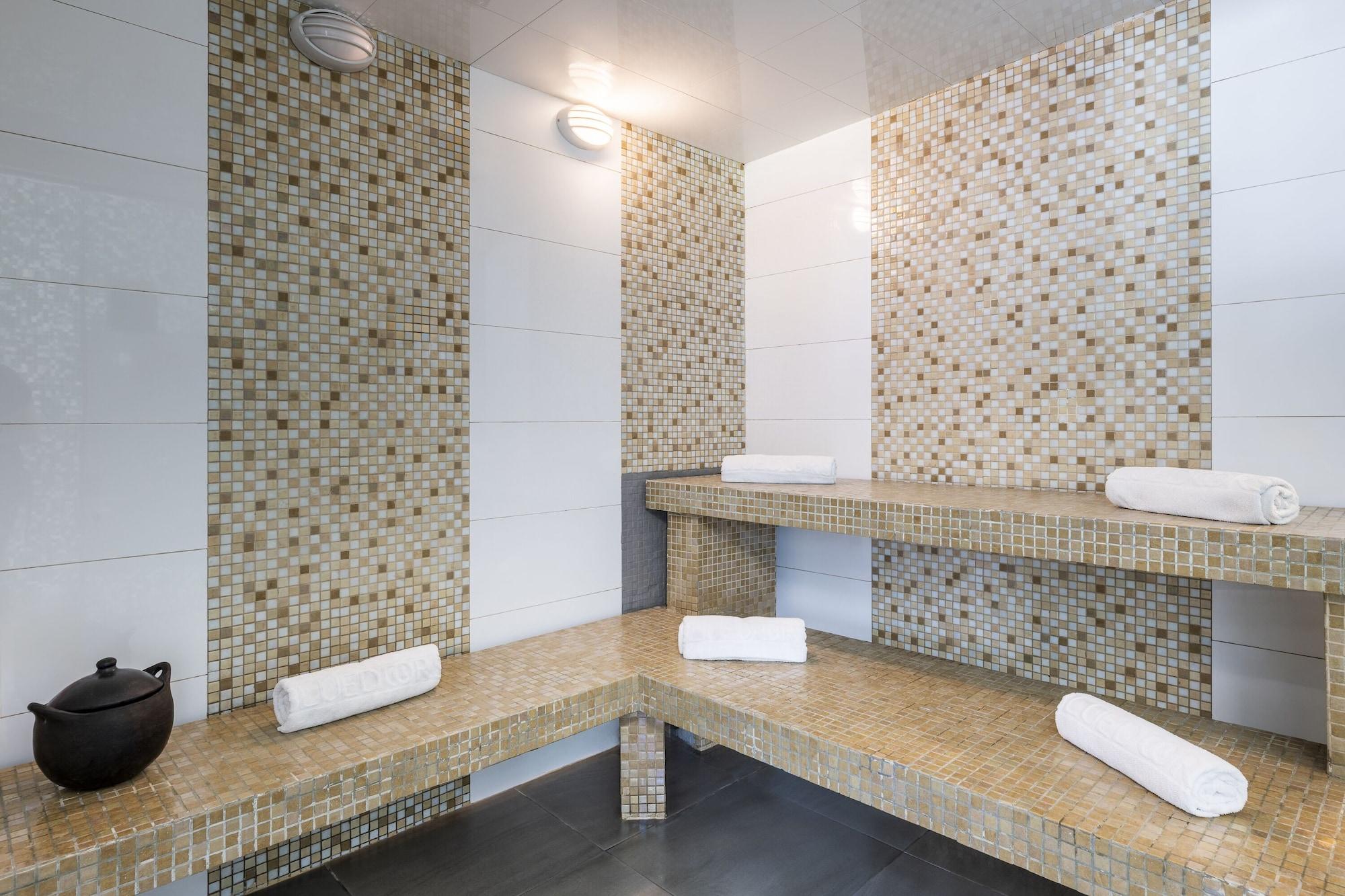 Spa 100 Luxury Suites by Preferred