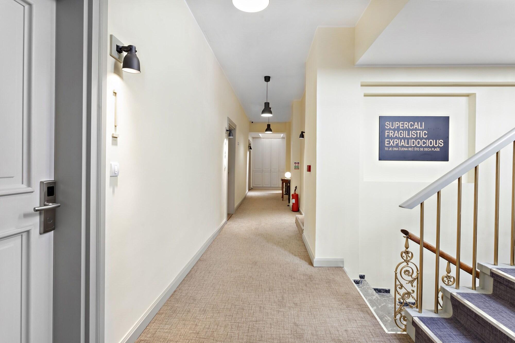 Varios SuperB Luxury Suites