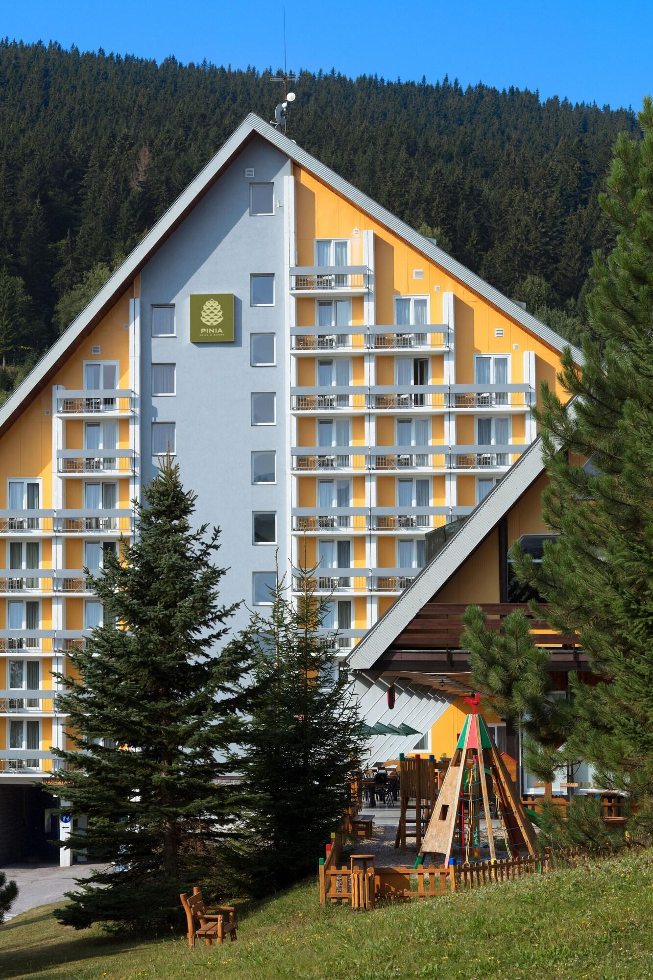 Vista Exterior Pinia Hotel & Resort