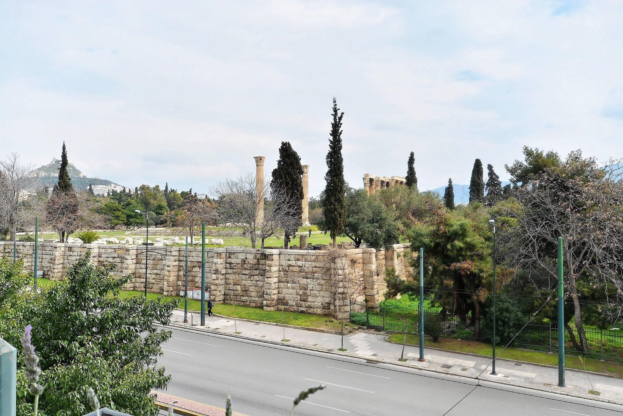 Vista Exterior Acropolis Exclusive Residence