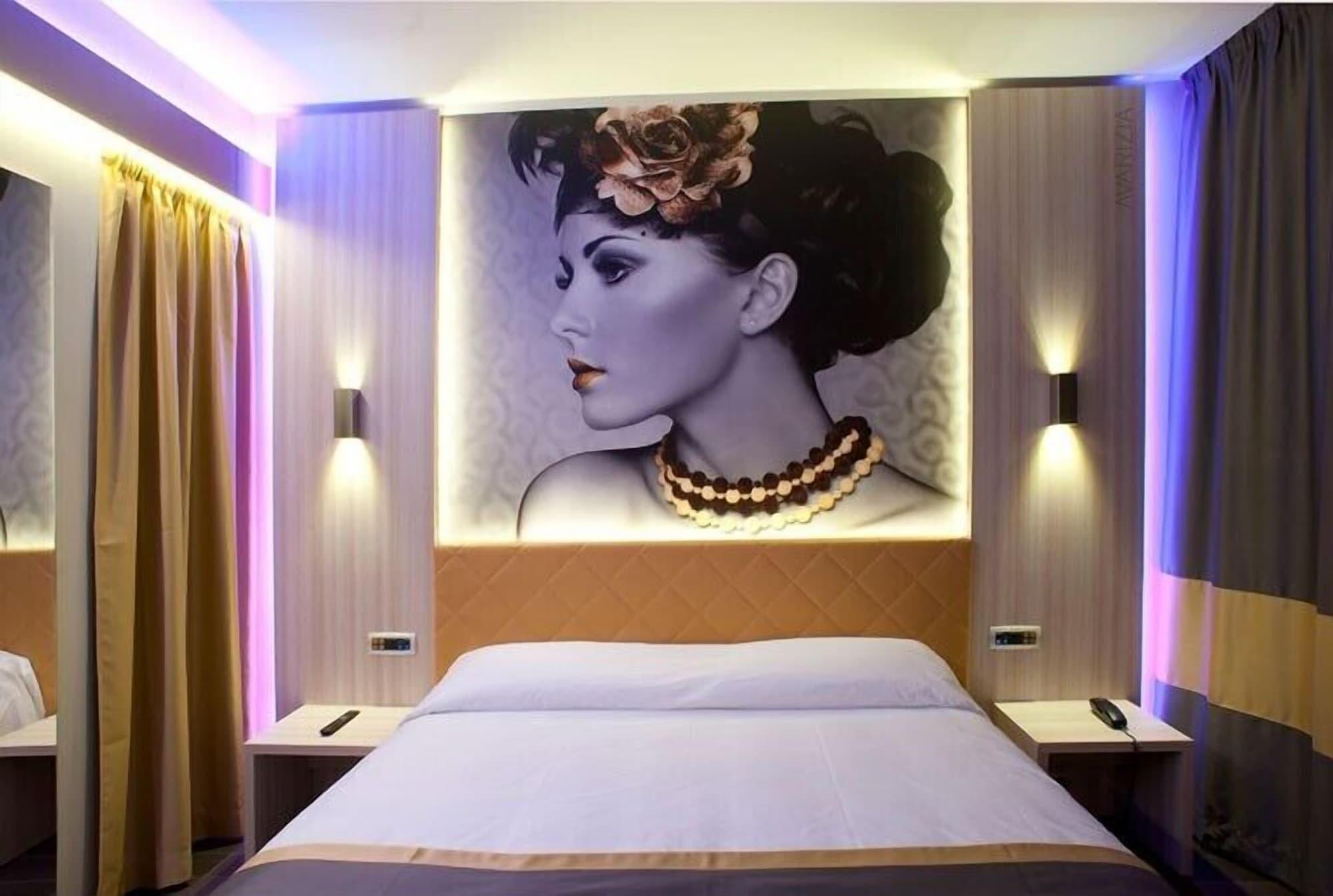 Varios Hotel Camelia