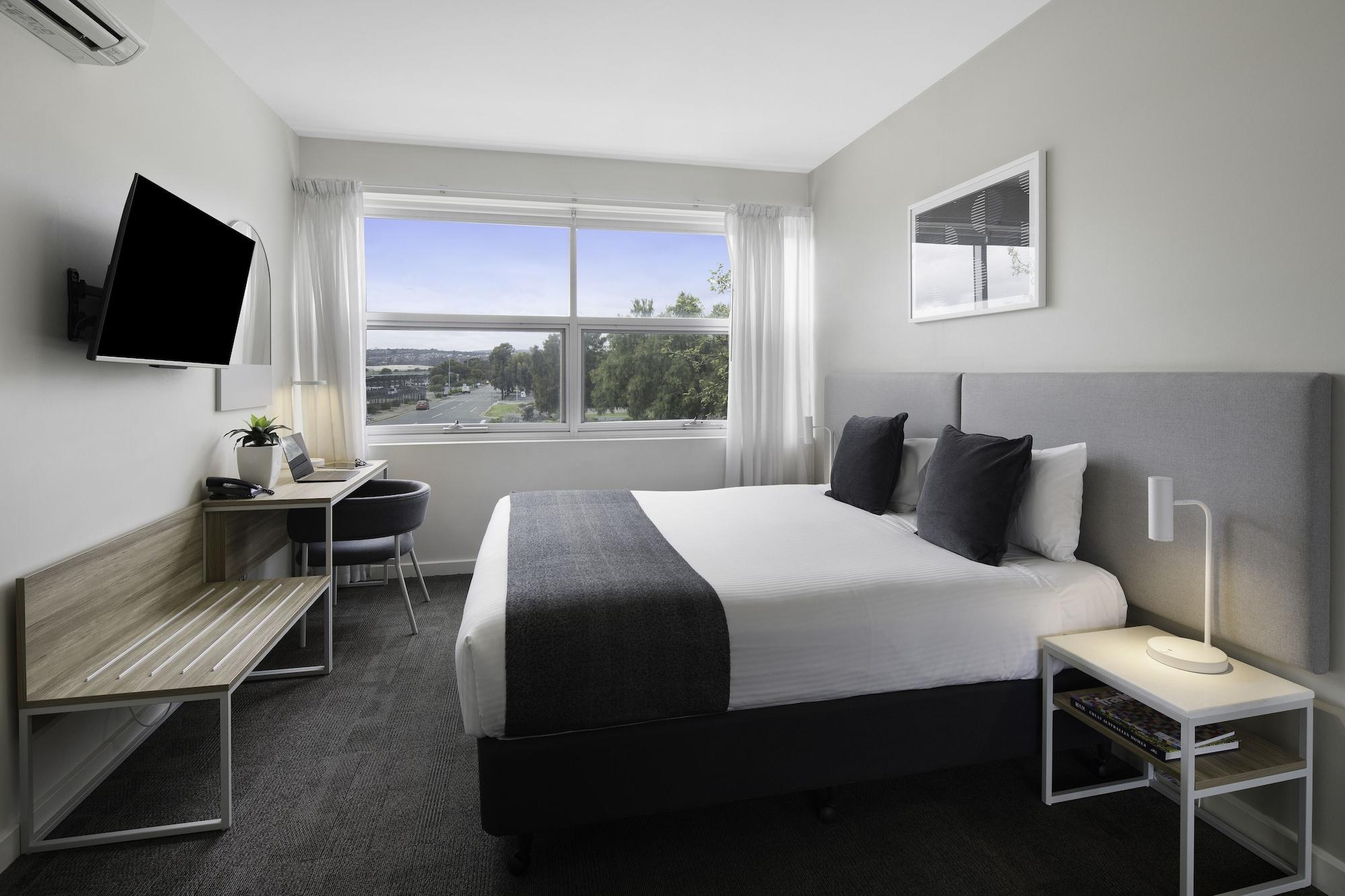 Varios Quest Mawson Lakes