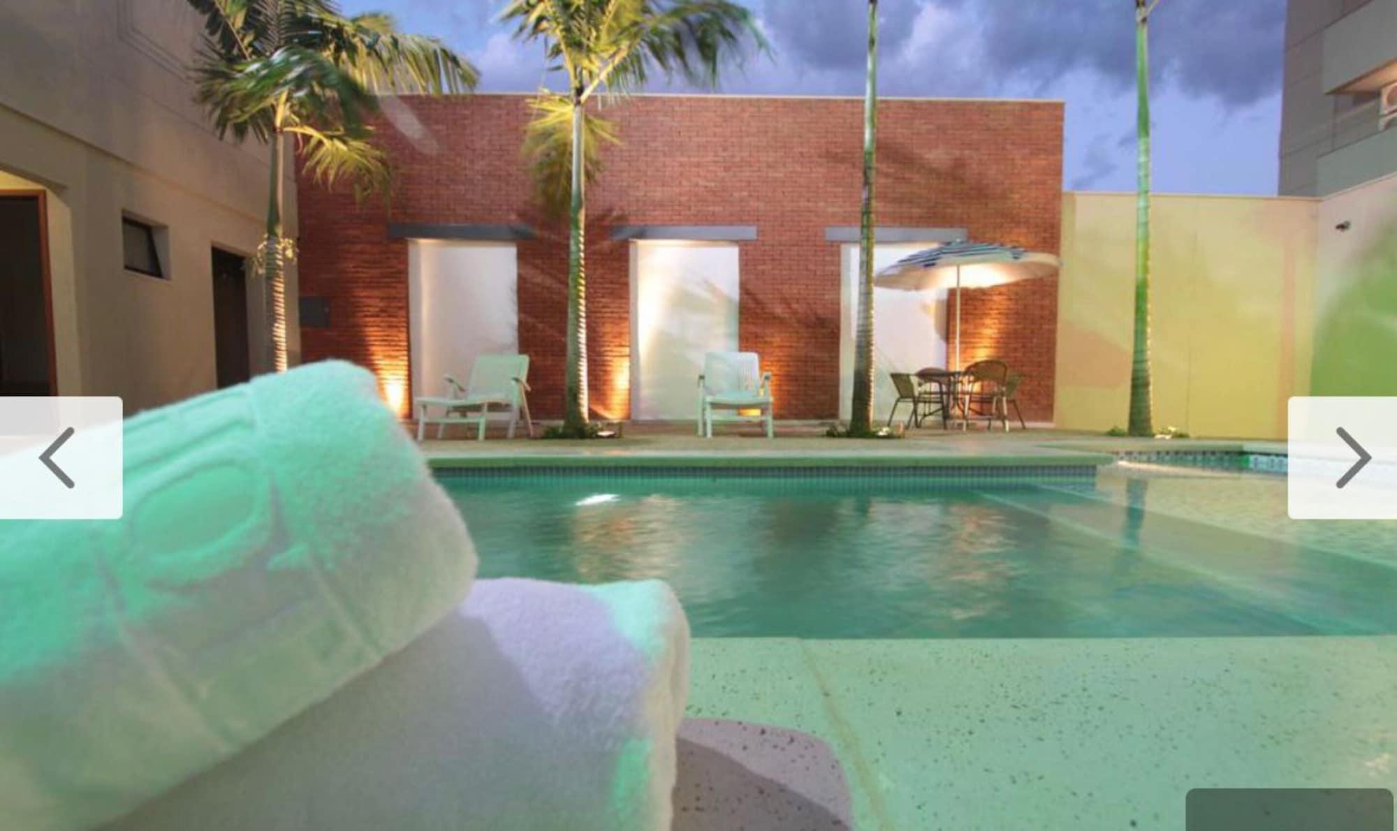 Vista Piscina Oasis Tower Hotel