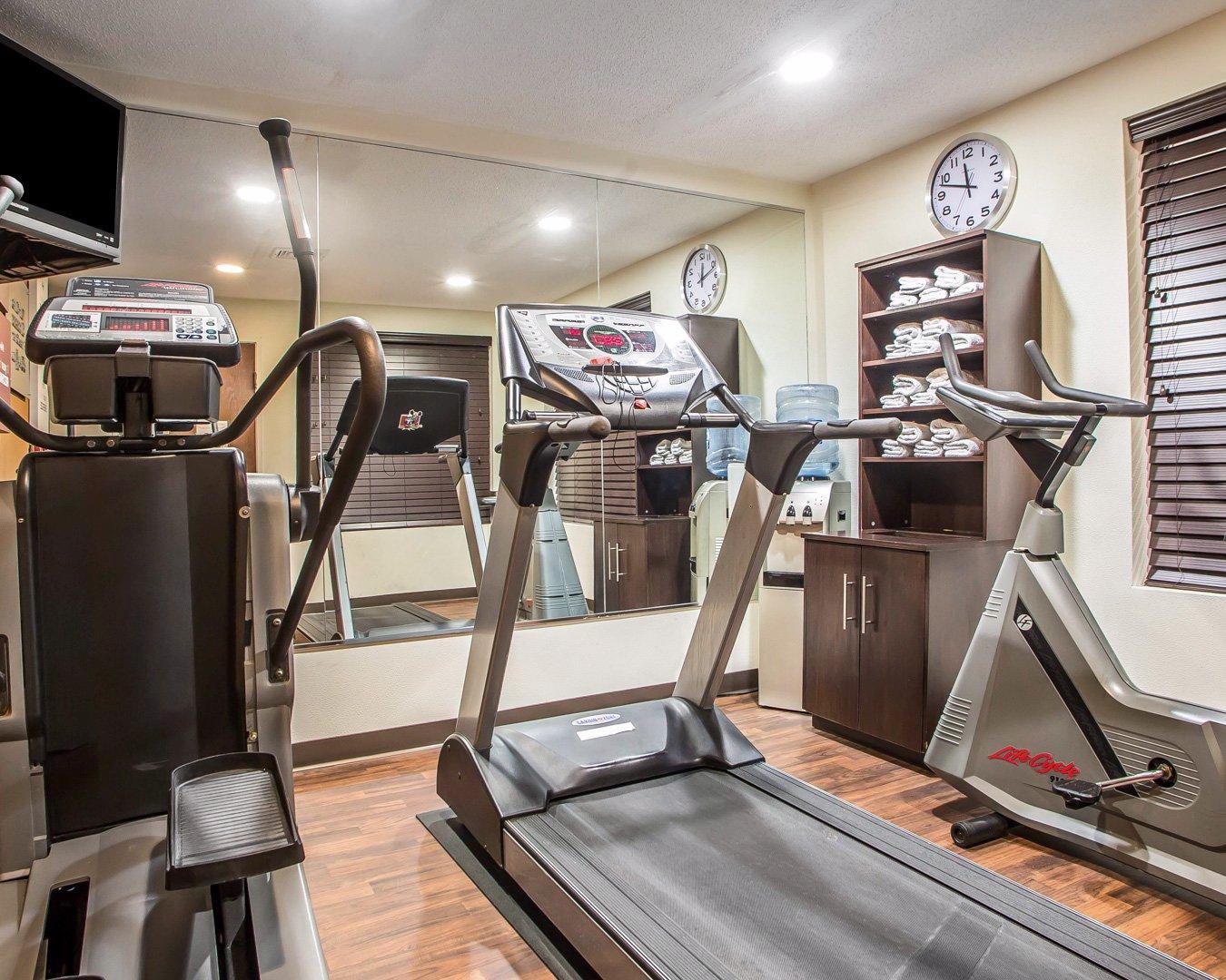 Instalaciones Recreativas Comfort Suites near I-80 and I-94