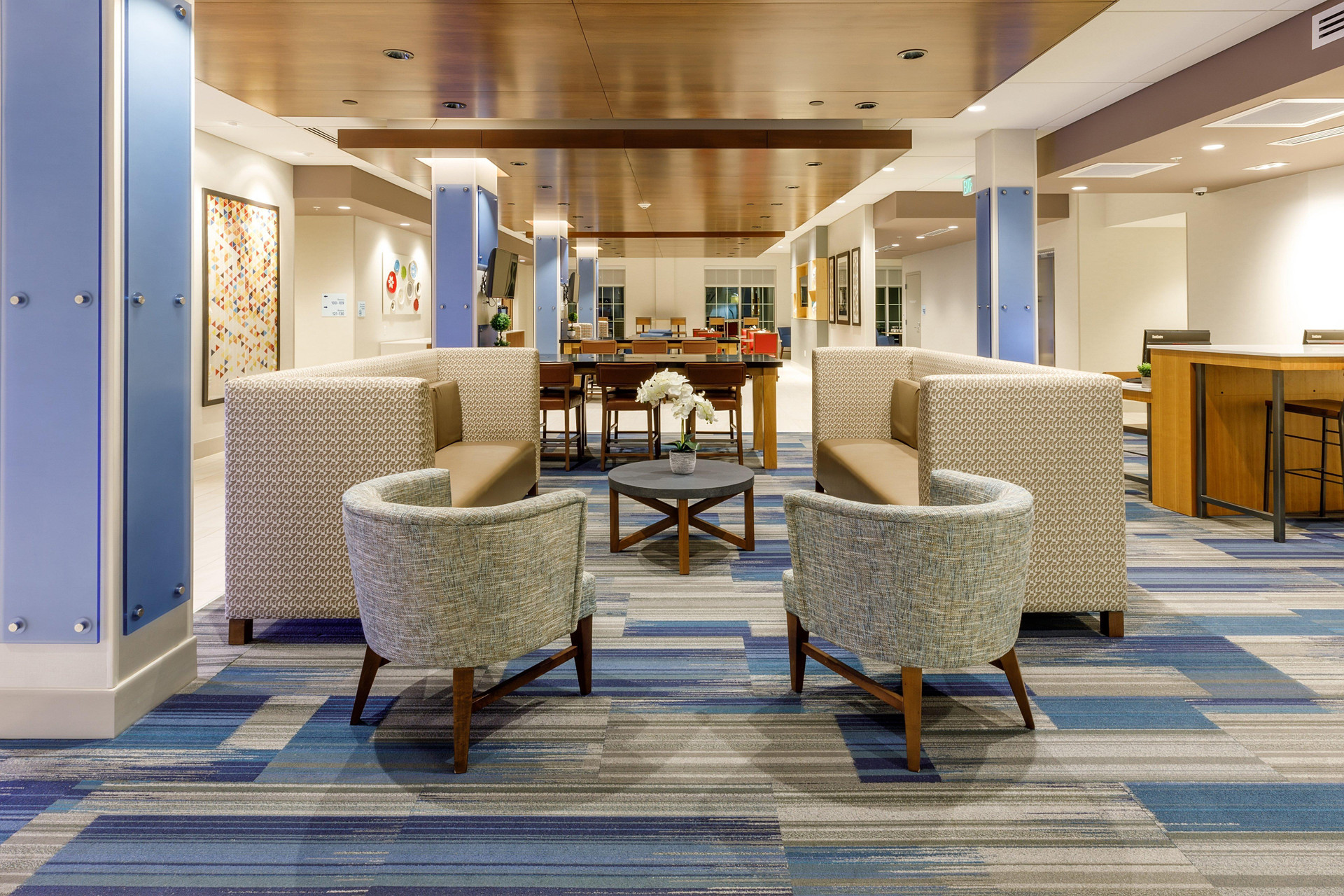 Vista Lobby Holiday Inn Express & Suites Sturbridge by IHG