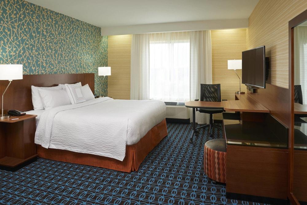 Guest room Fairfield Inn & Suites Niagara Falls