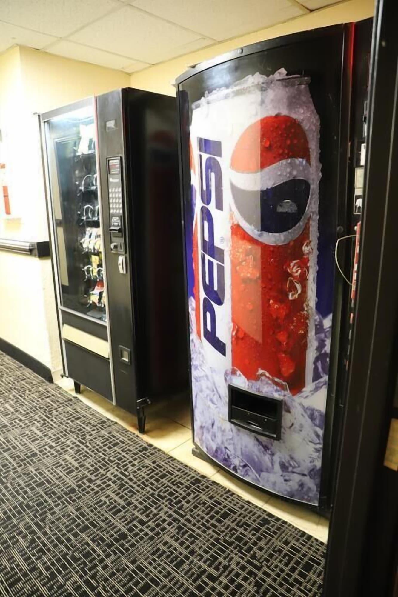 Bar/Salón Super 8 by Wyndham Richmond Airport VA