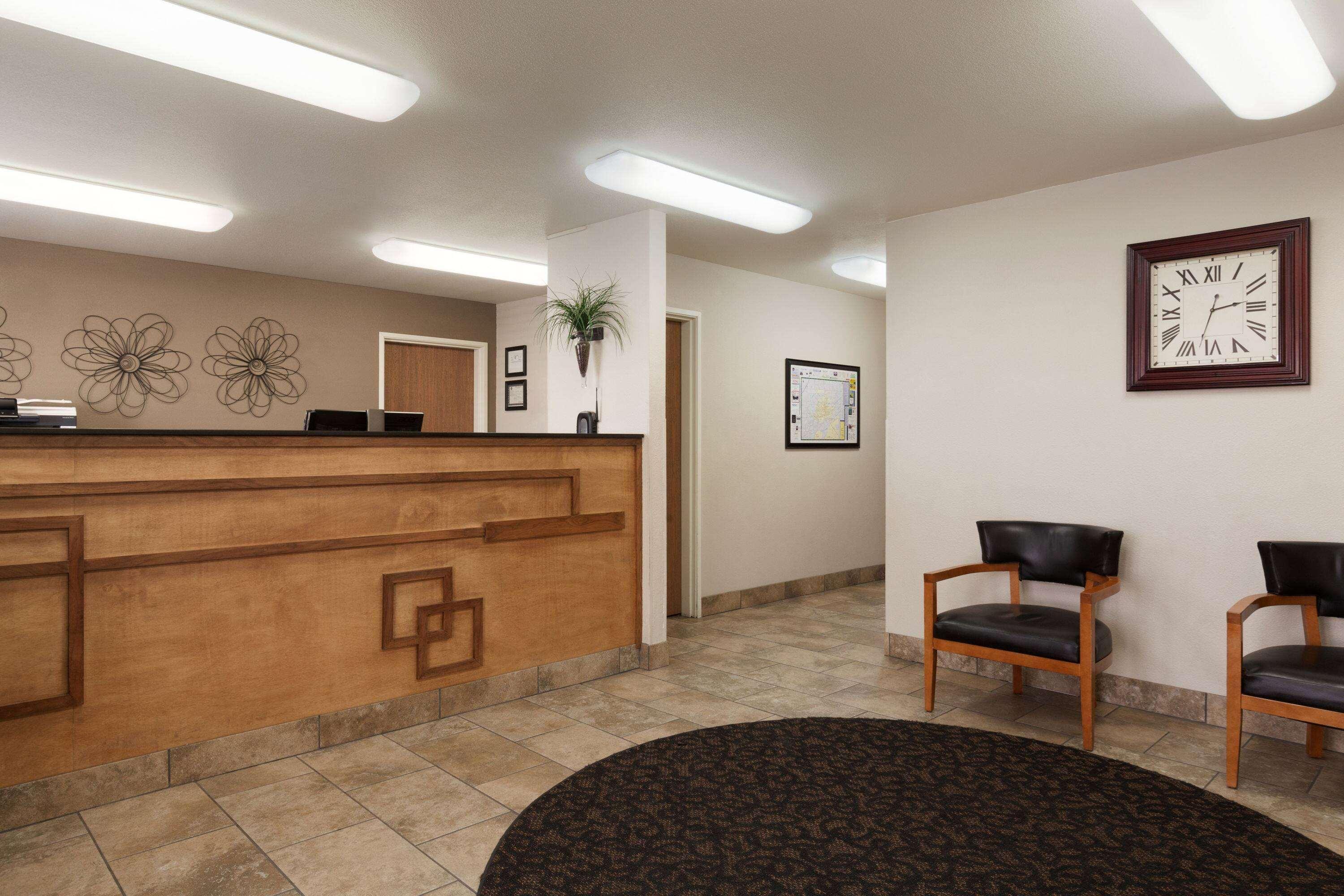 Vista Lobby Travelodge by Wyndham Hermiston
