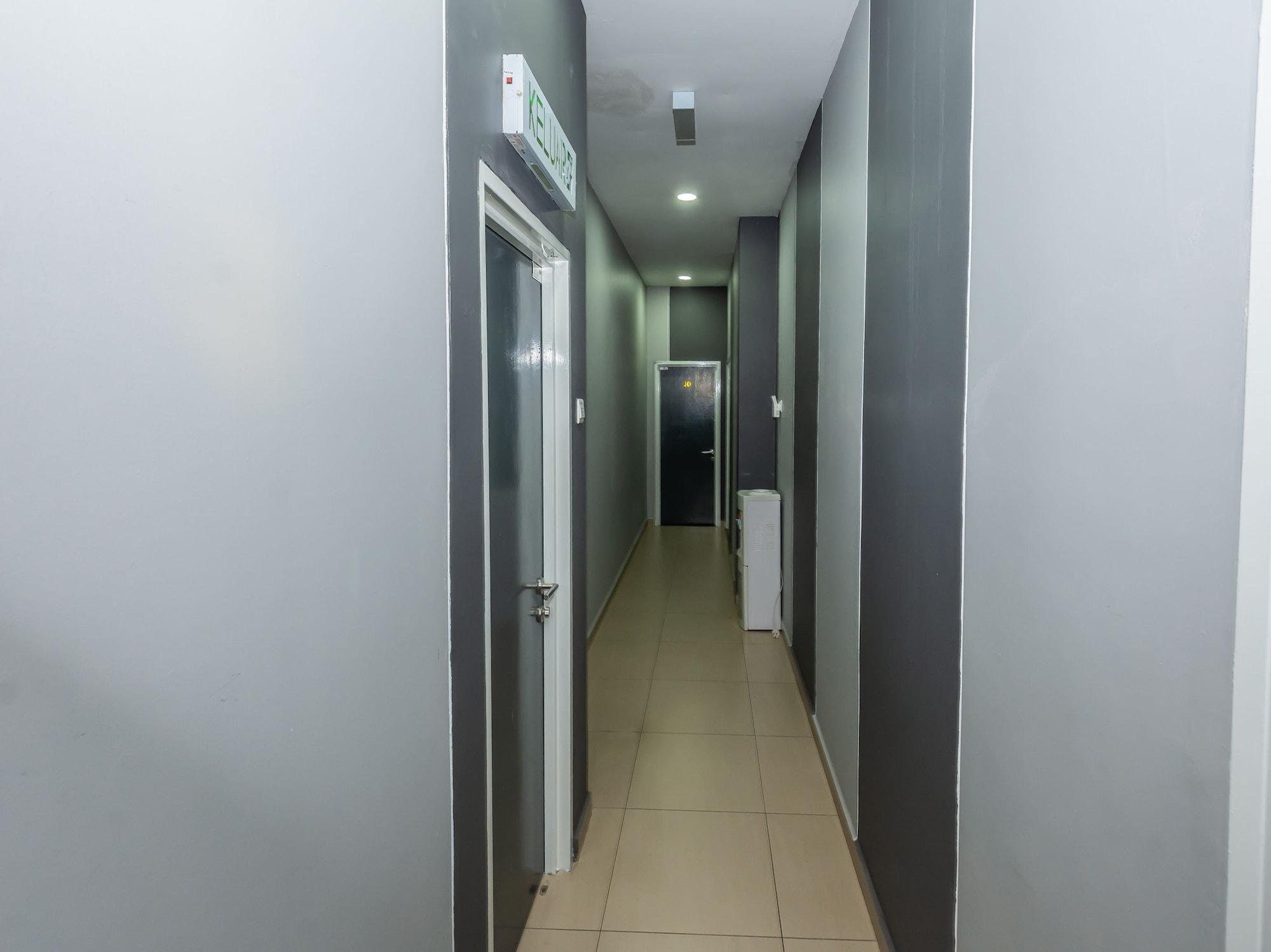 Varios OYO 1185 Ho Hotel