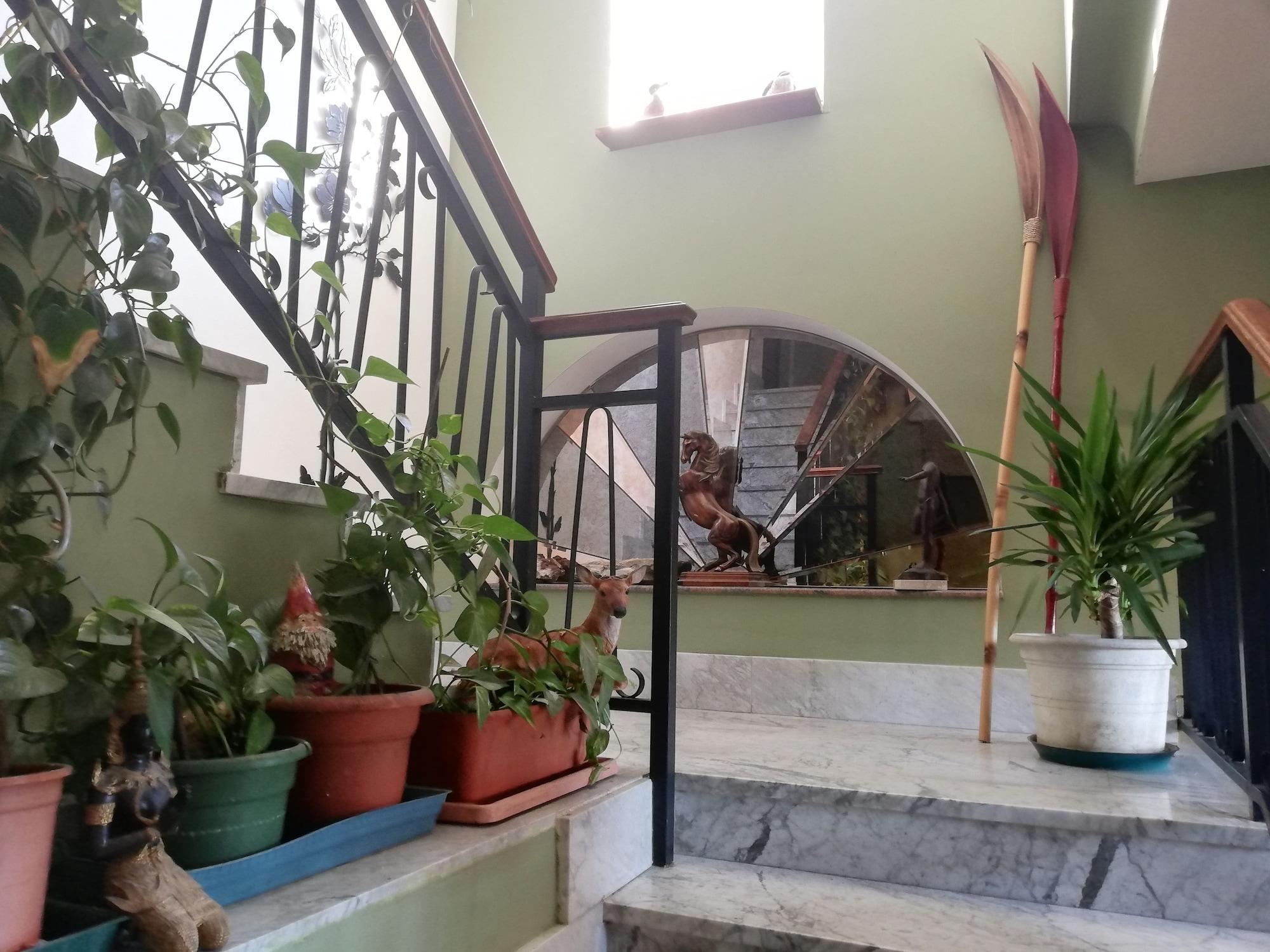 Vista Lobby Casa con giardino