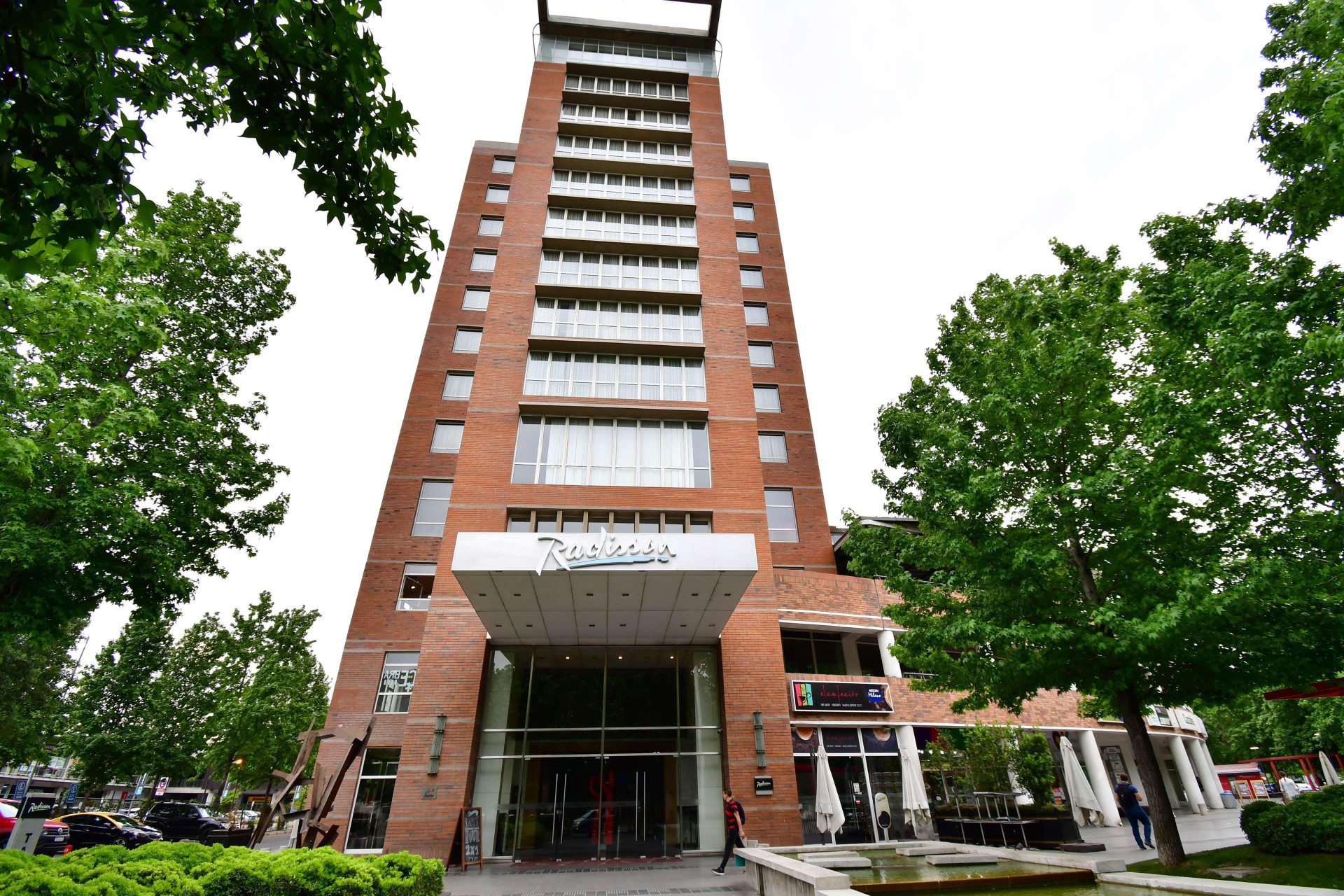 Vista Exterior Radisson Ciudad Empresarial Santiago