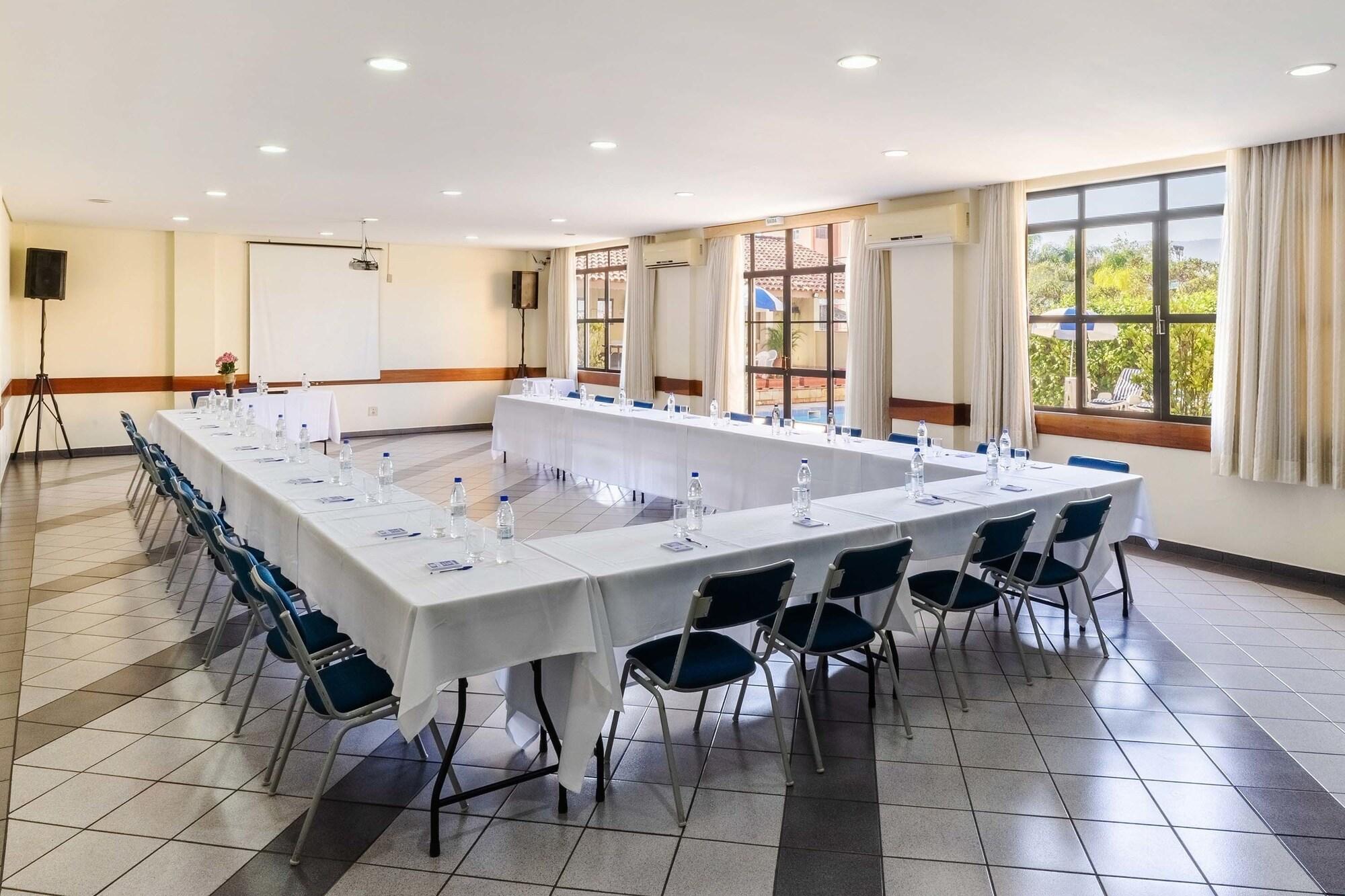 Sala de Reuniones Itapetinga Hotel