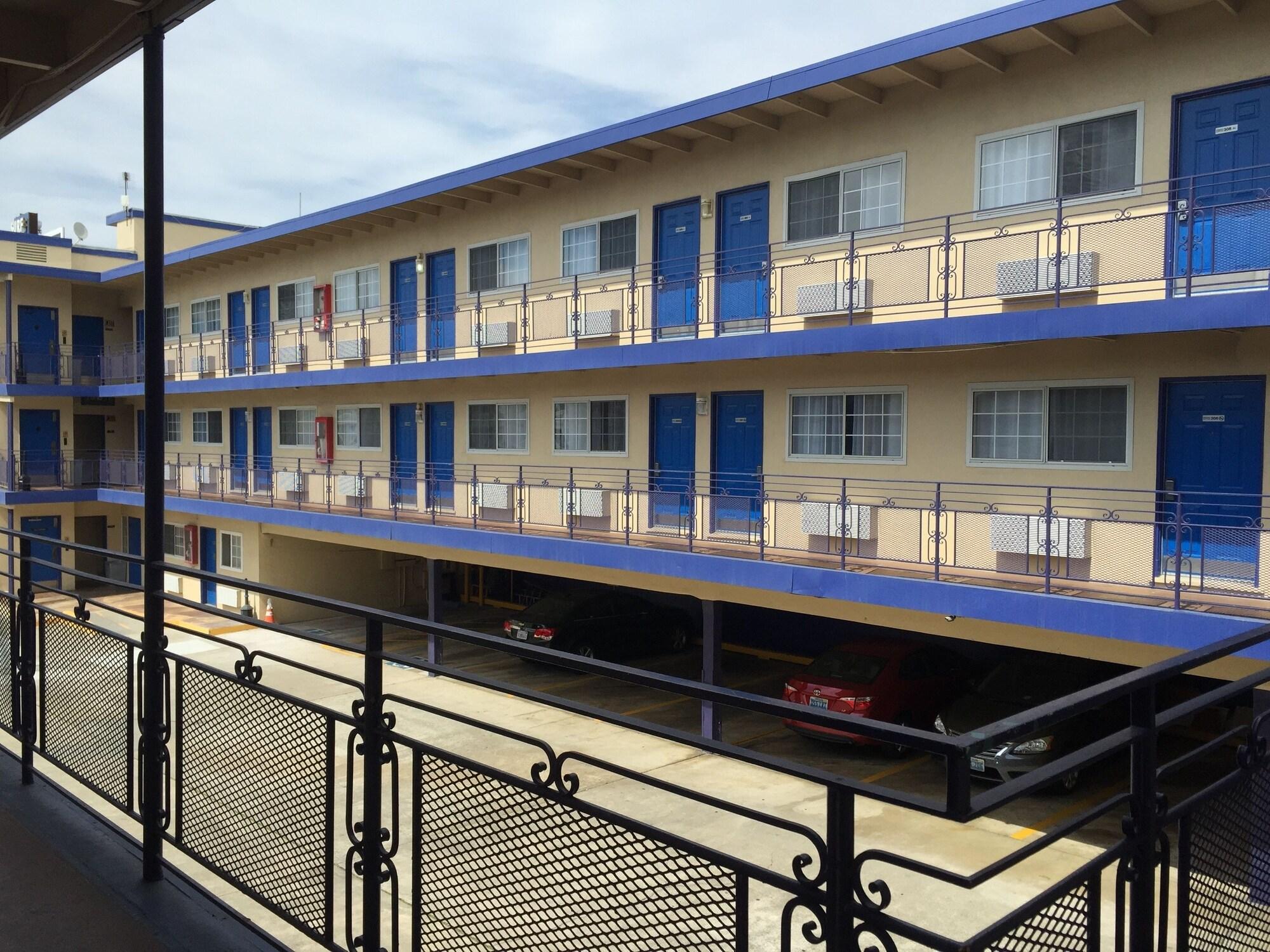 Vista Exterior Surf Motel