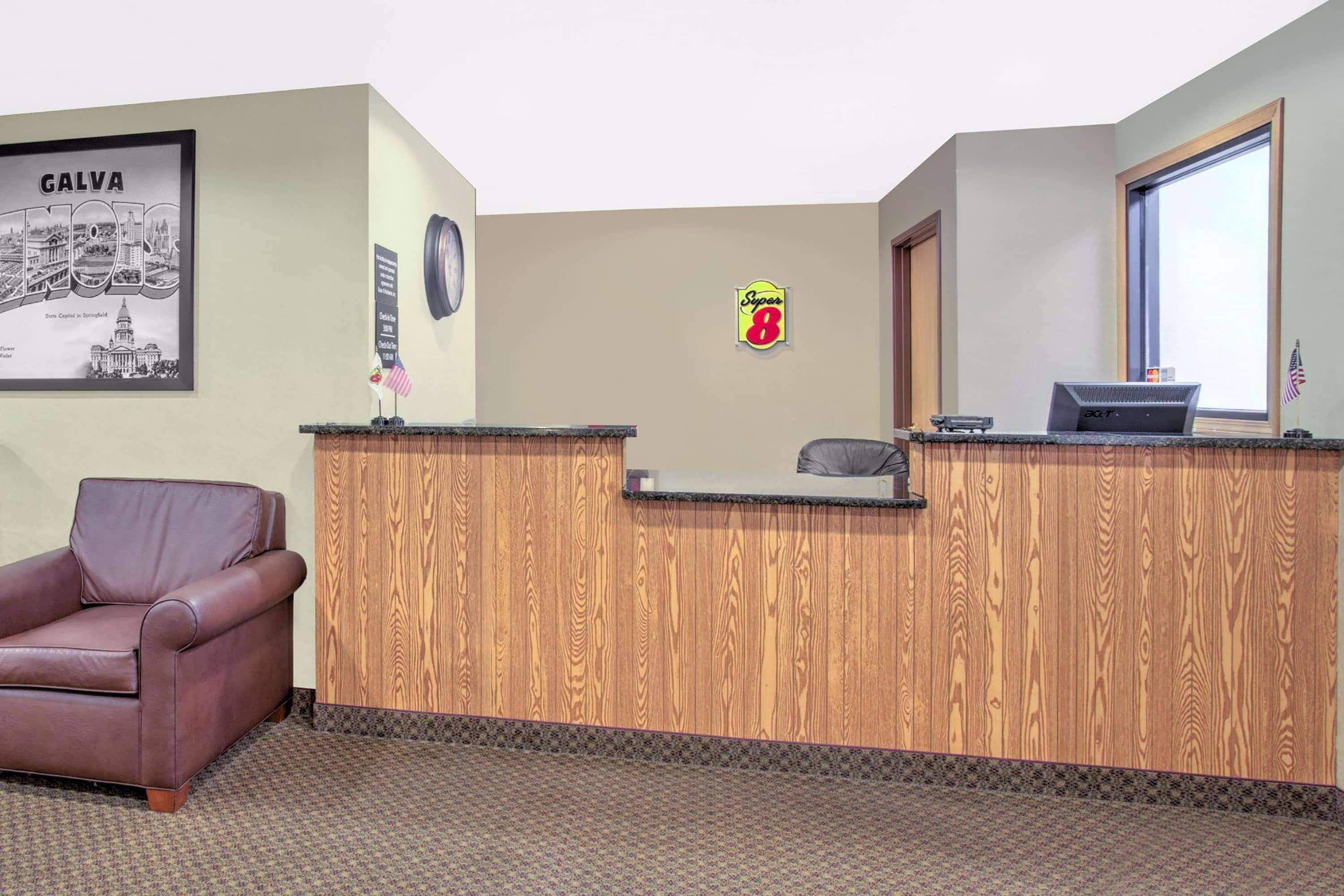 Vista Lobby Super 8 by Wyndham Galva