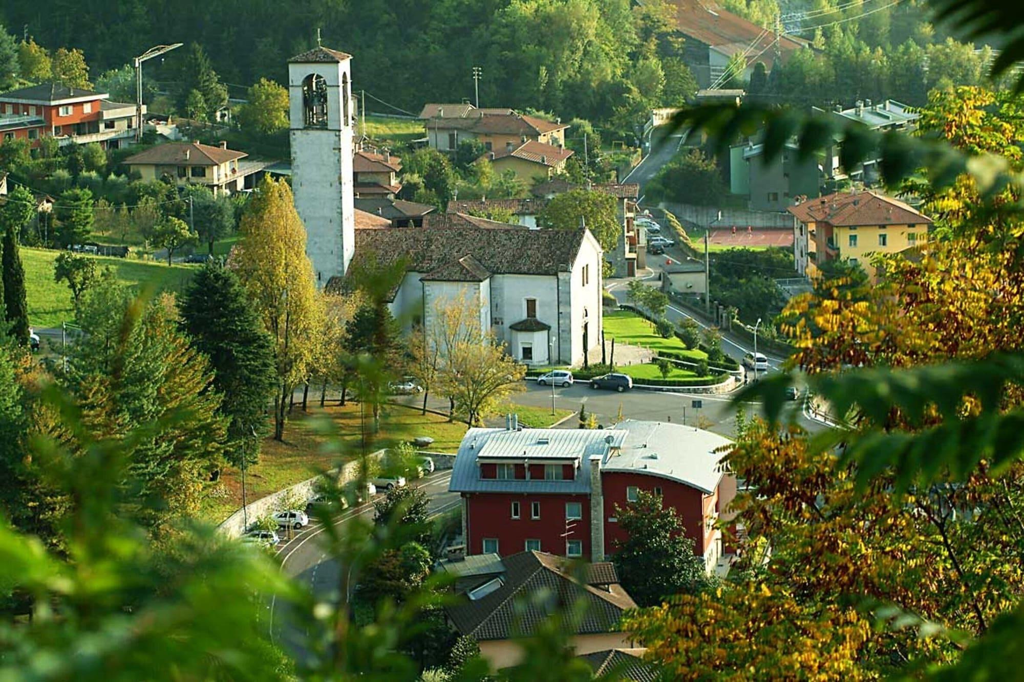 Vista Exterior Lake Hotel La Pieve