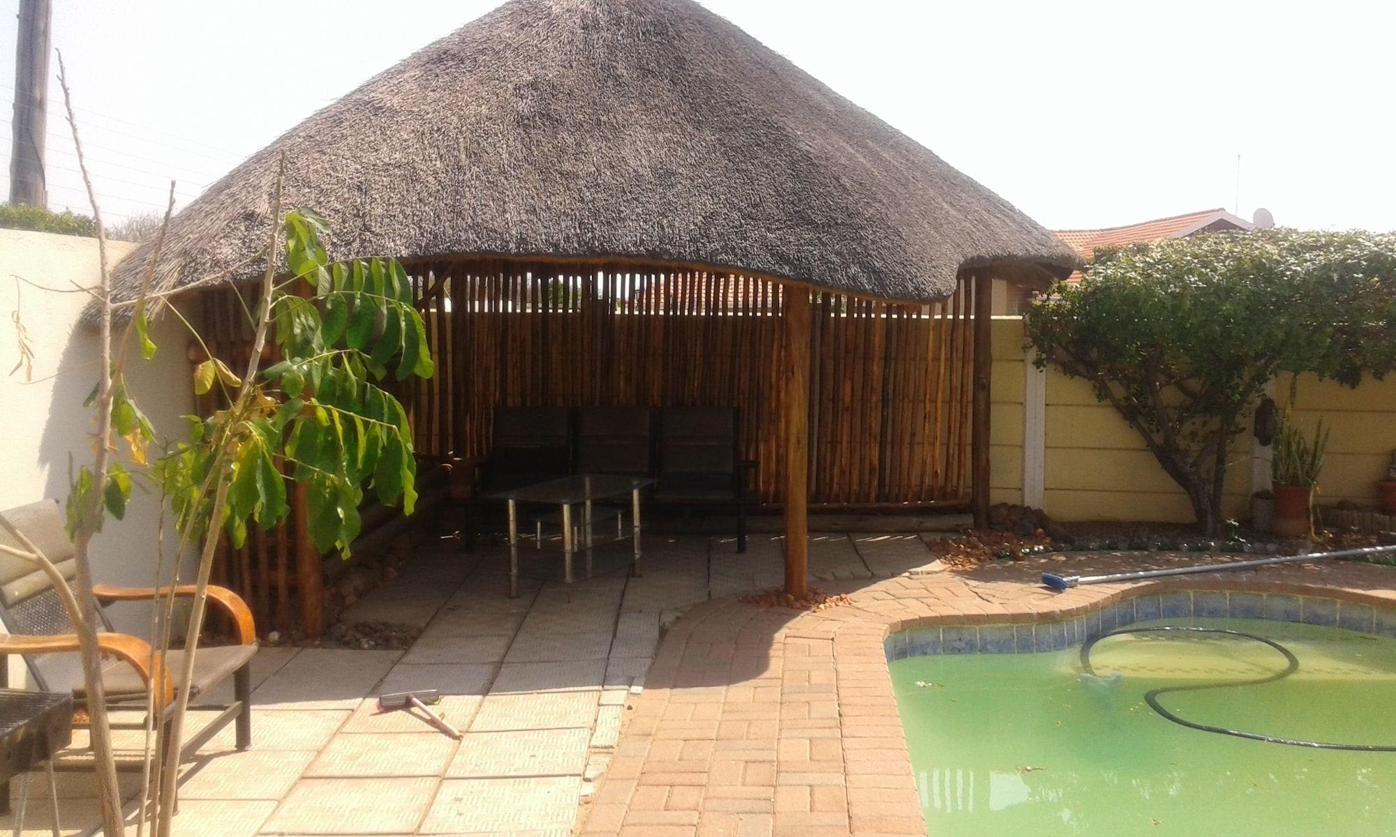 Vista Piscina Comfort Palace Guest House Francistown