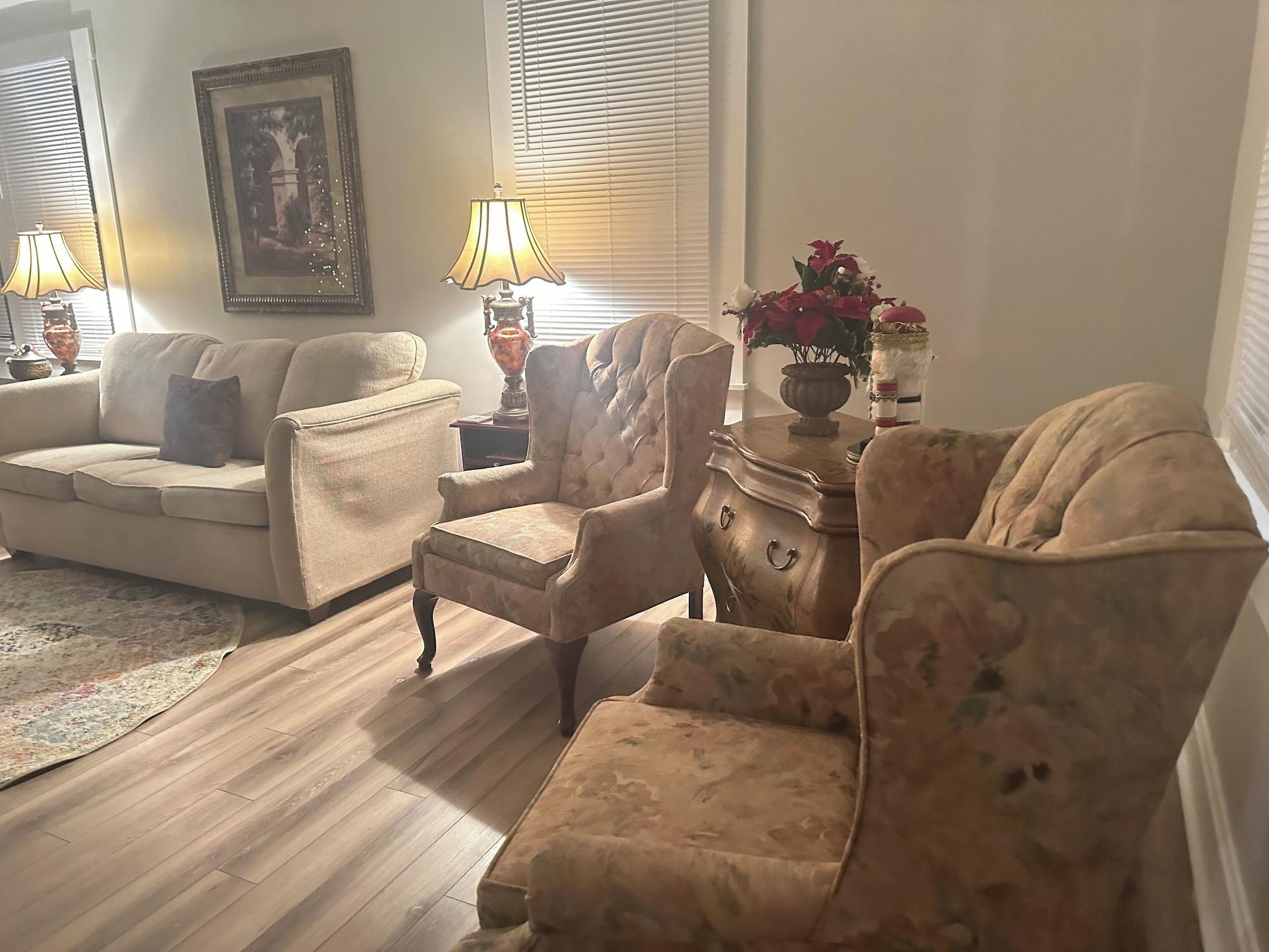 Comodidades del Alojamiento E Street Gallery King BedroomSHARED Bath