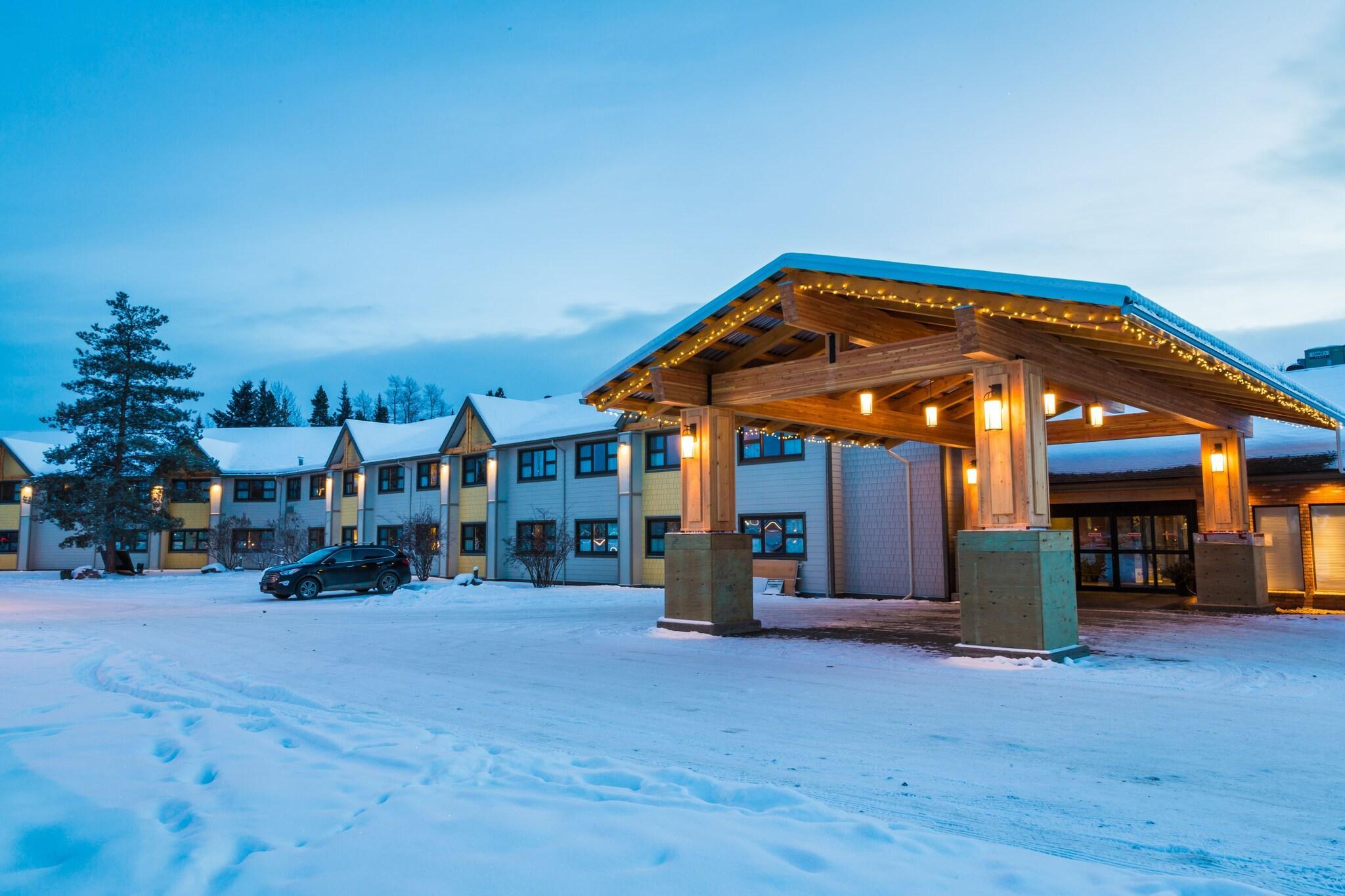 Vista Exterior Prestige Hudson Bay Lodge & Conference Centre
