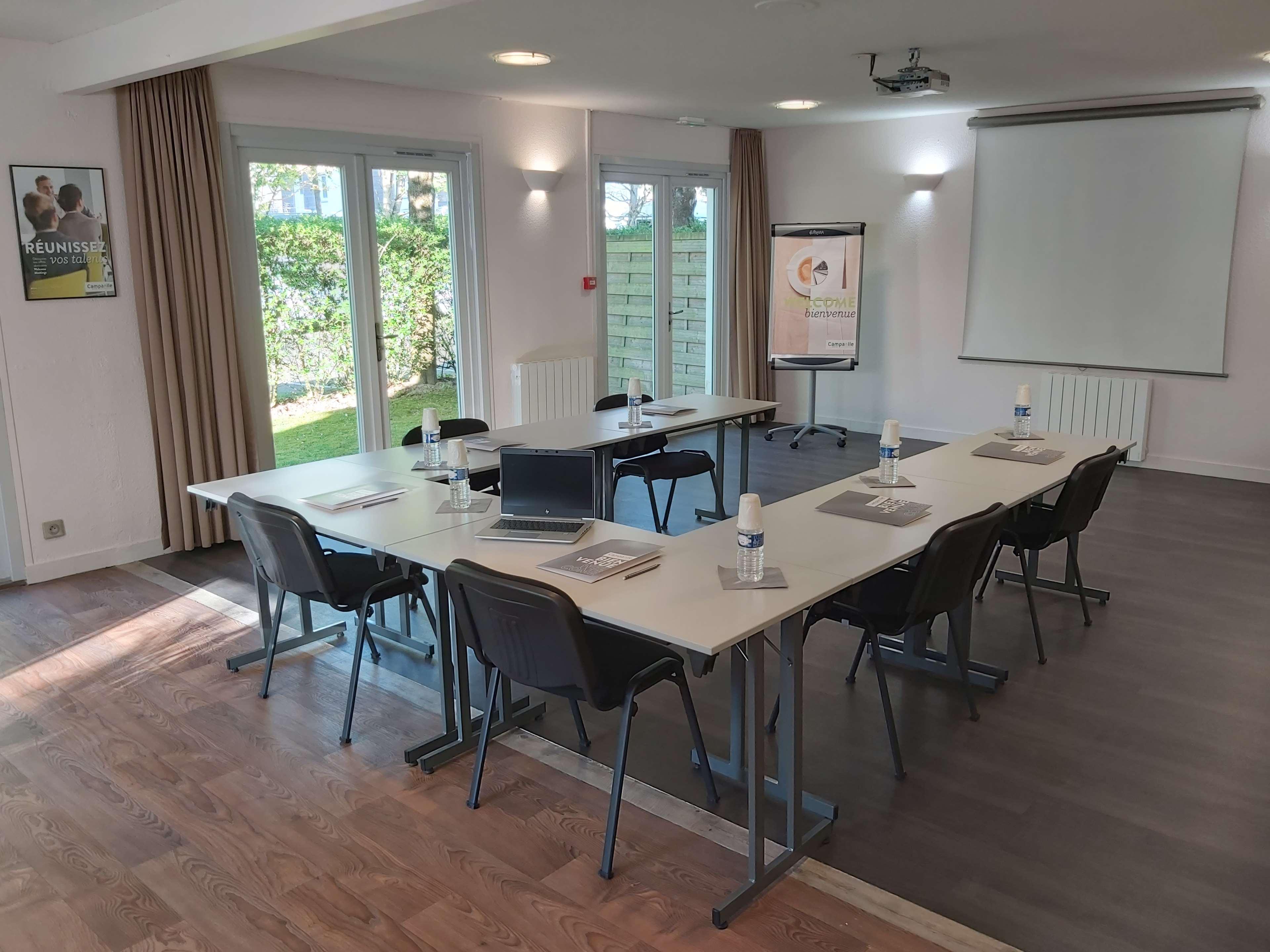 Centro de Negocios Campanile Versailles Buc