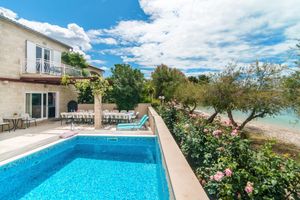 Alquiler Vacacional - Large family villa with heated pool directly on beach - Sea view from your bed!!