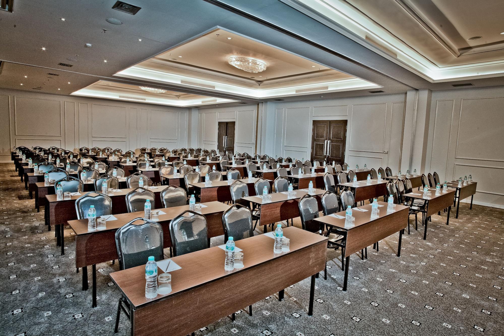 Restaurant Samala Hotel Jakarta Cengkareng