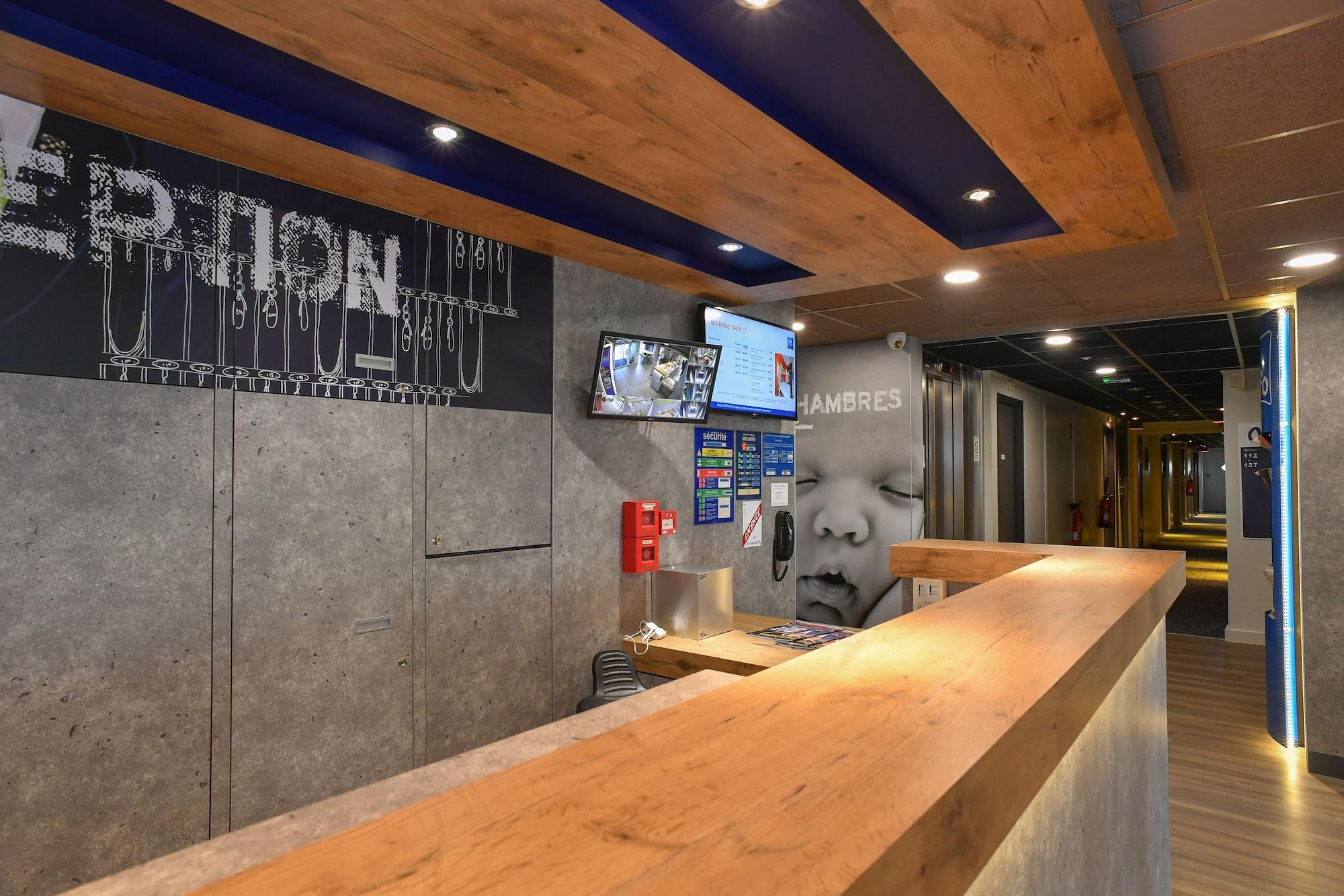 Vista Lobby Ibis Budget Saint Lo