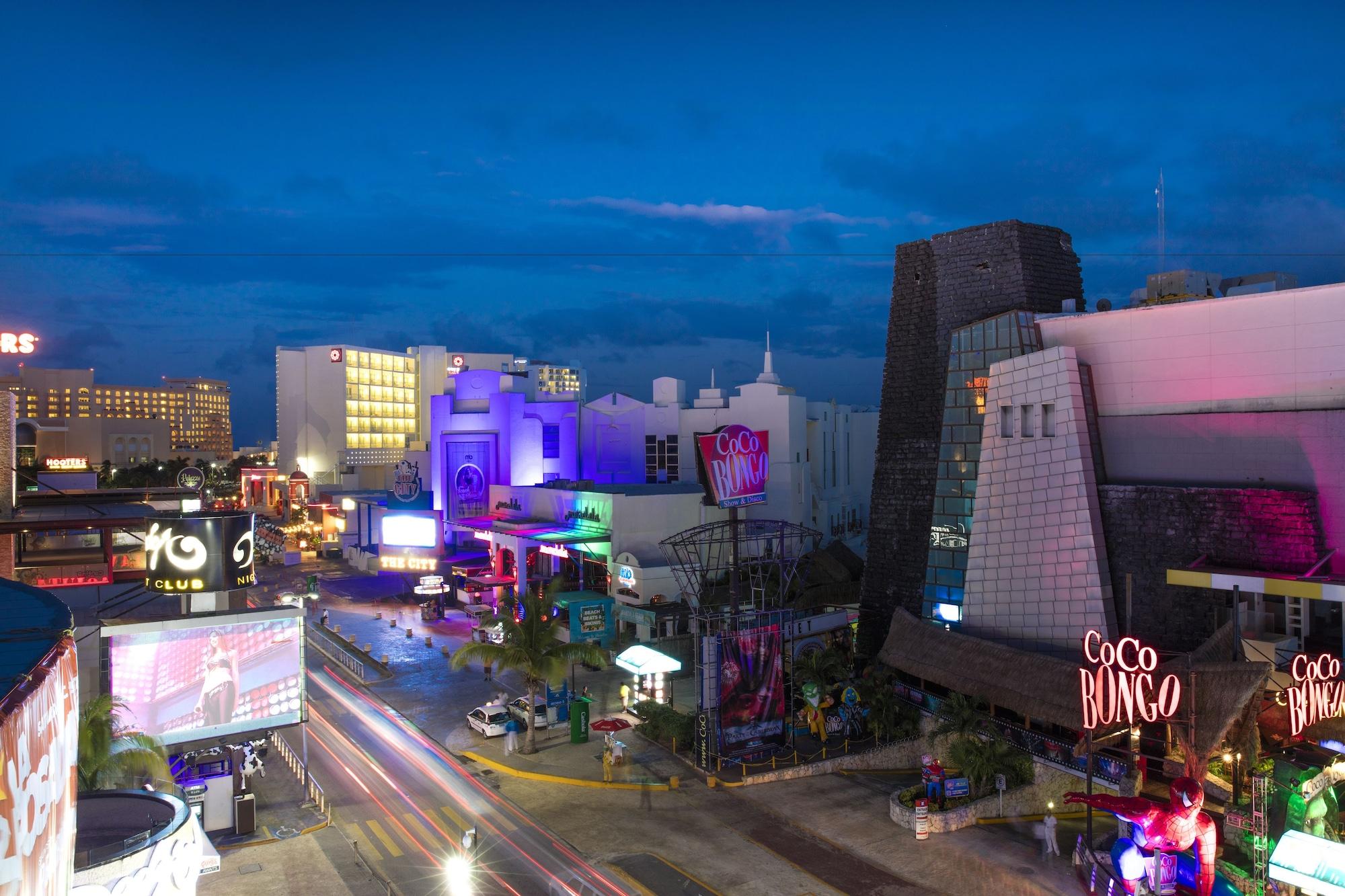 Vista Exterior Krystal Cancun All Inclusive