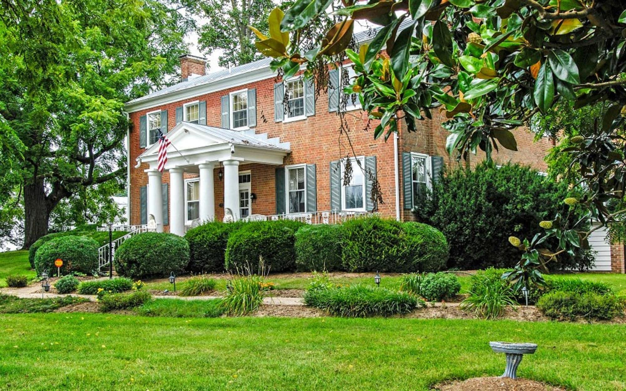 Varios Cave Hill Farm Bed & Breakfast