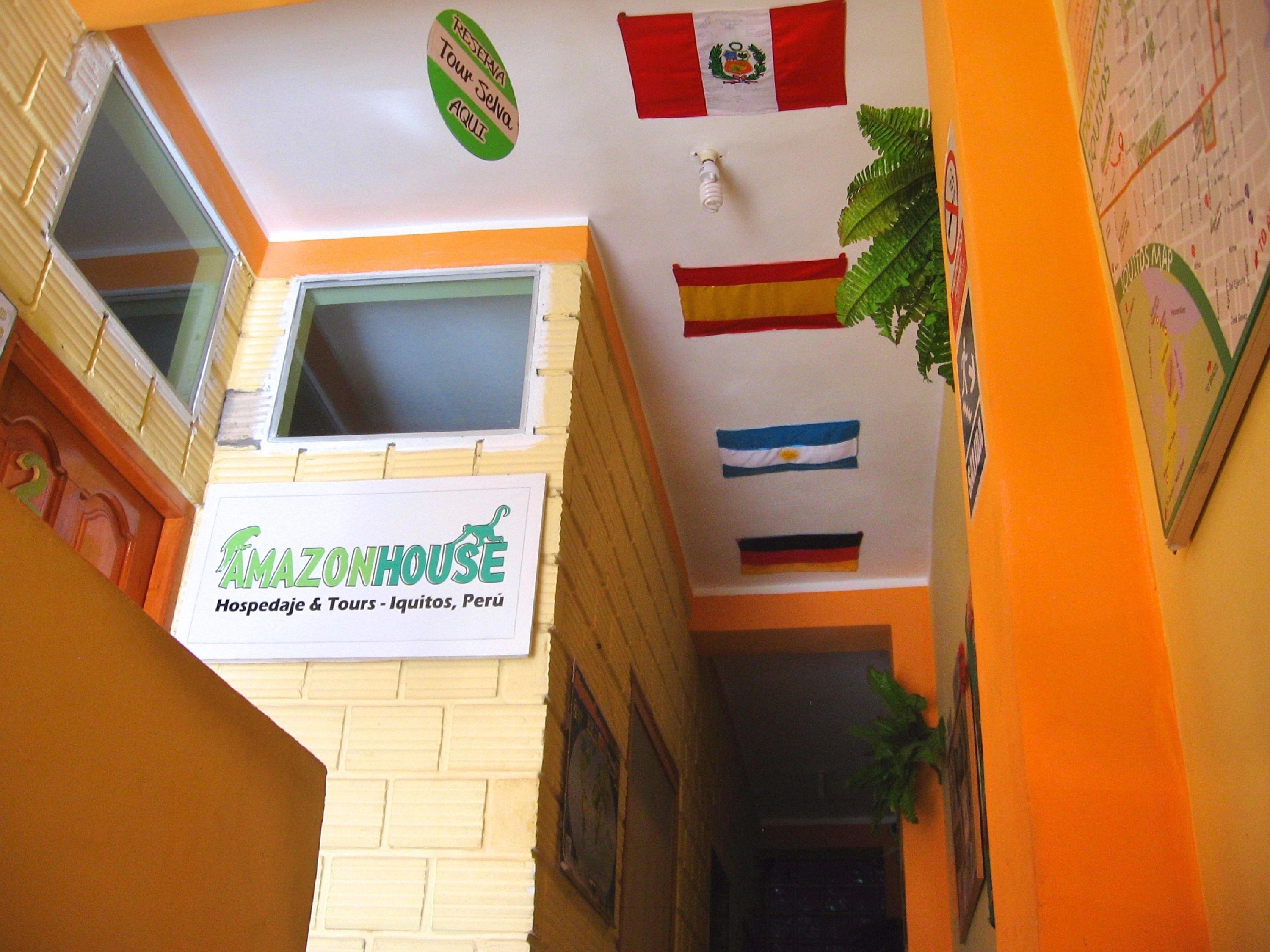 Varios Amazon House Hostel