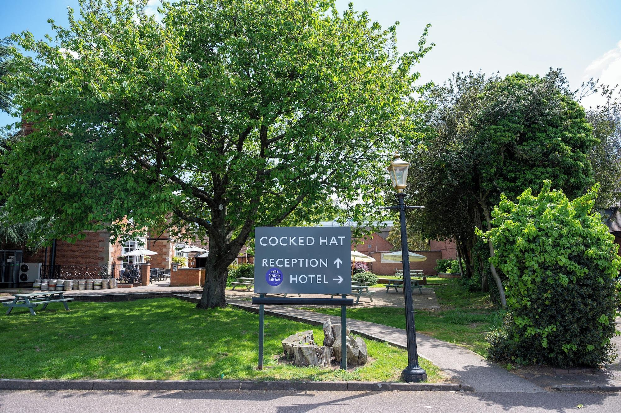 Comodidades del Alojamiento Cocked Hat Hotel by Greene Kings Inns