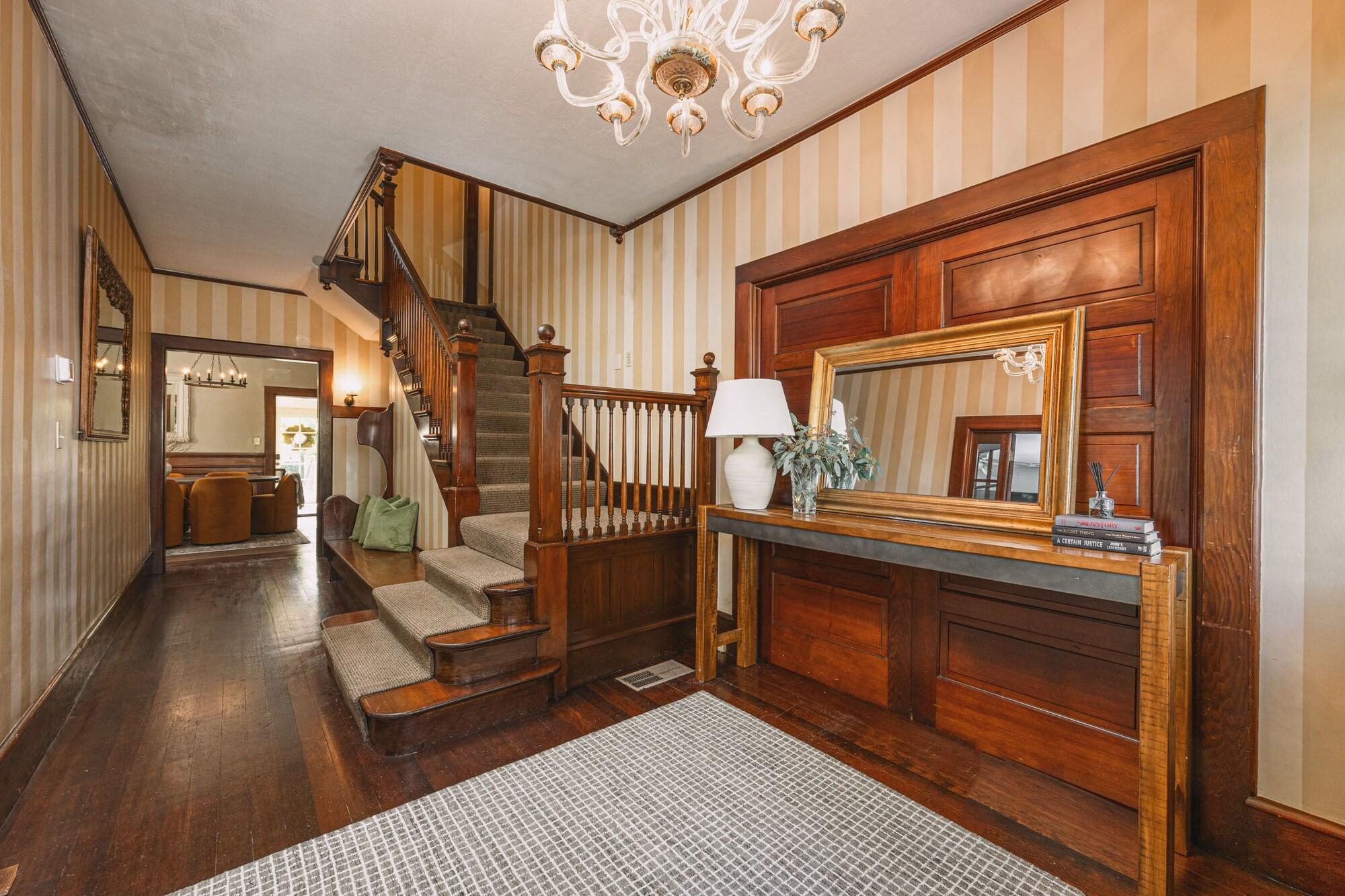 Vista Lobby The De La Vina Inn