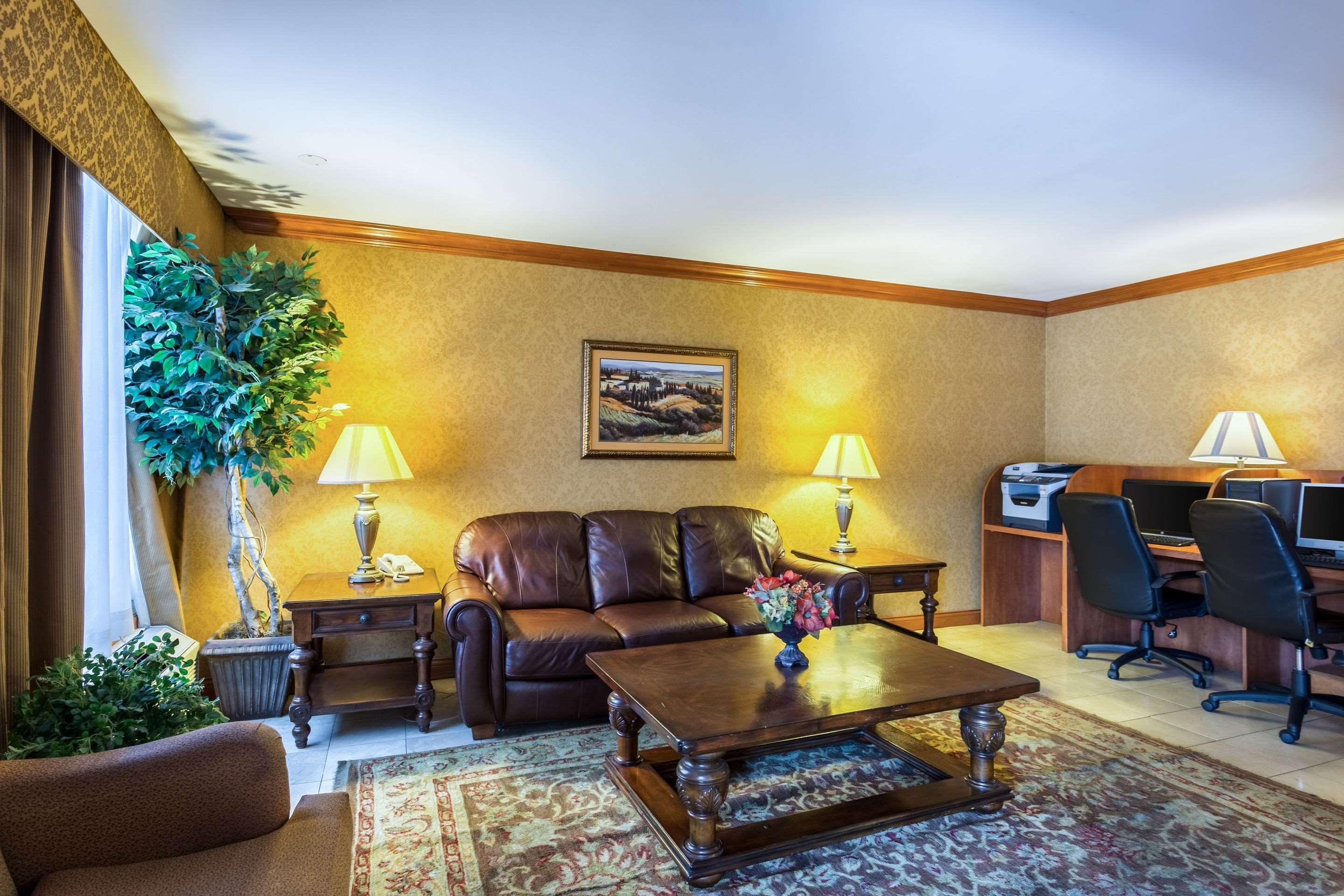 Vista Lobby Clarion Inn and Summit Center