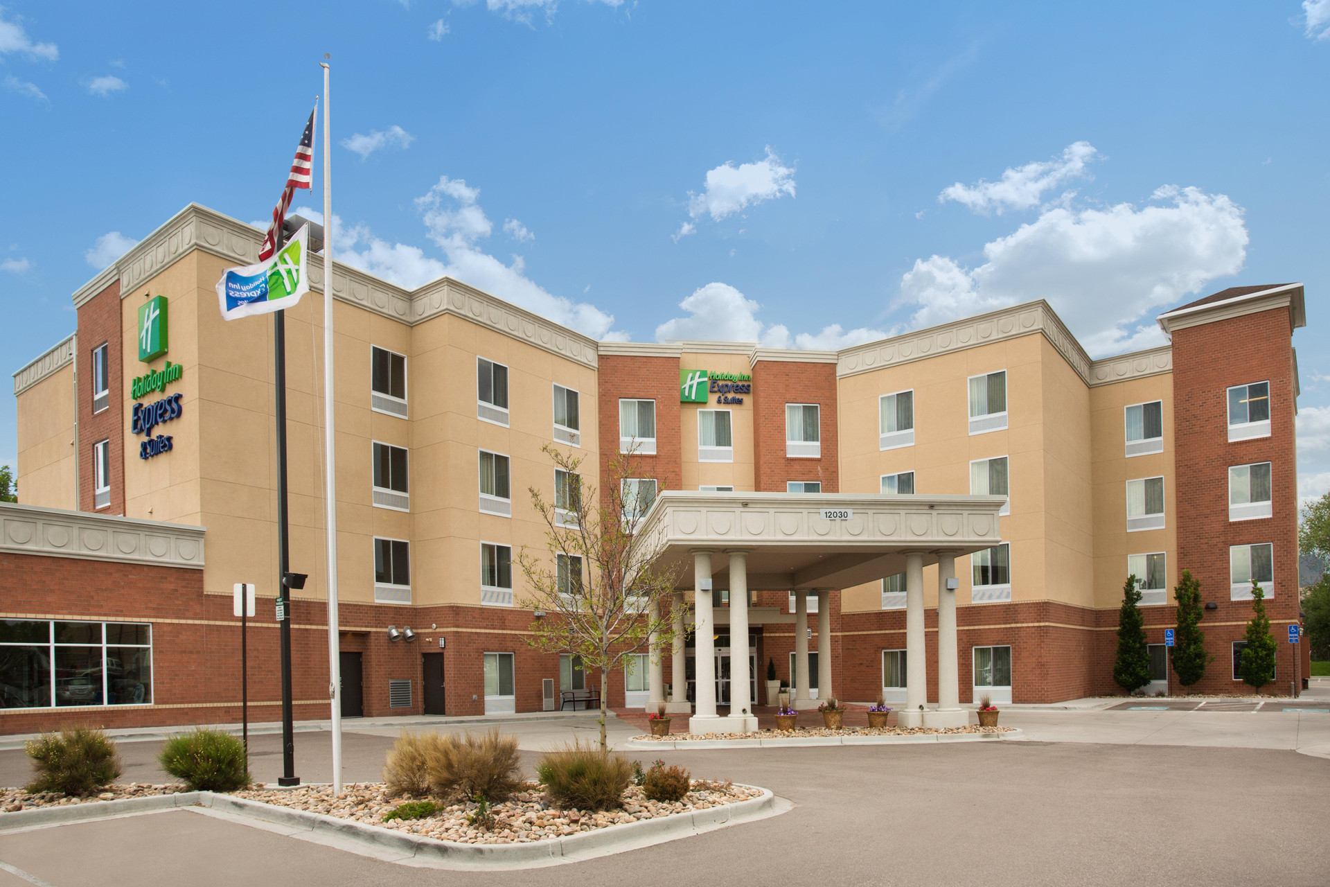 Vista Exterior Holiday Inn Express & Suites Denver North - Thornt