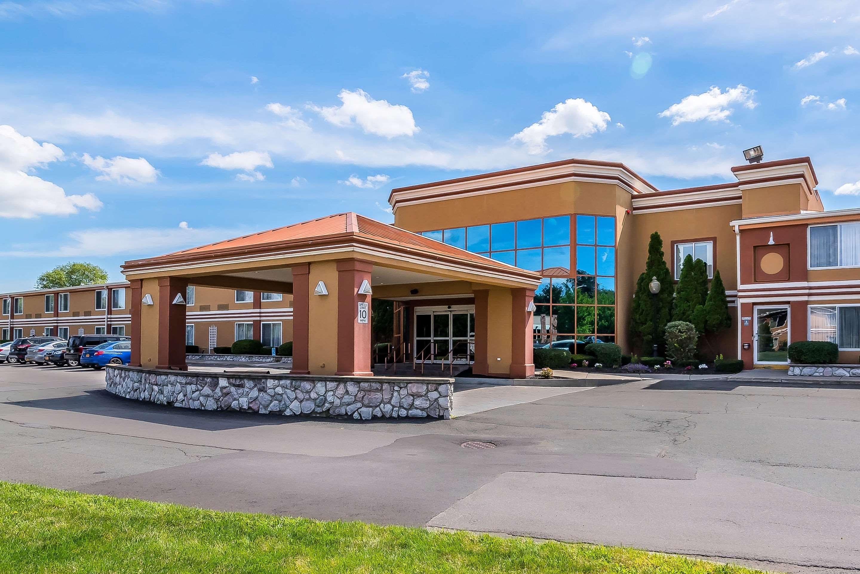 Vista Exterior Quality Inn & Suites Albany Airport