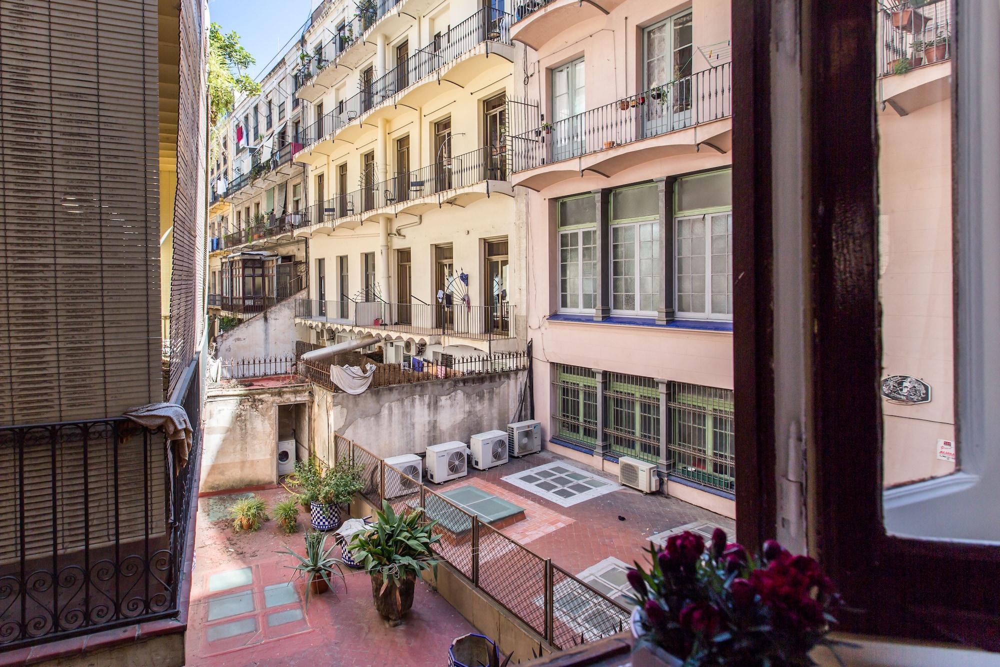 Vista Exterior El Born Guest House by Casa Consell