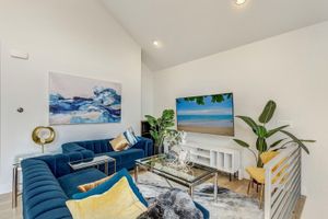 Alquiler Vacacional - Farmhouse-Chic Home 15 Mins to Downtown. Private Balcony, Garage w/EV Charger