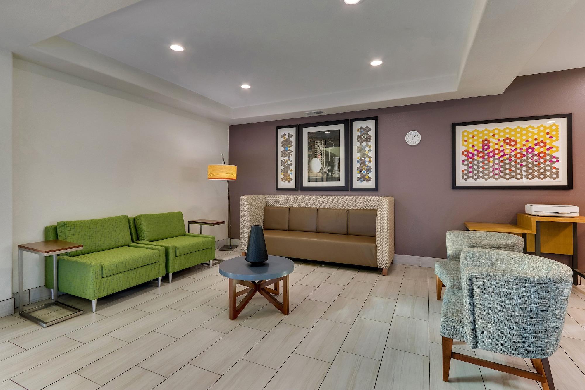 Vista Exterior Holiday Inn Express & Suites Lake Worth by IHG