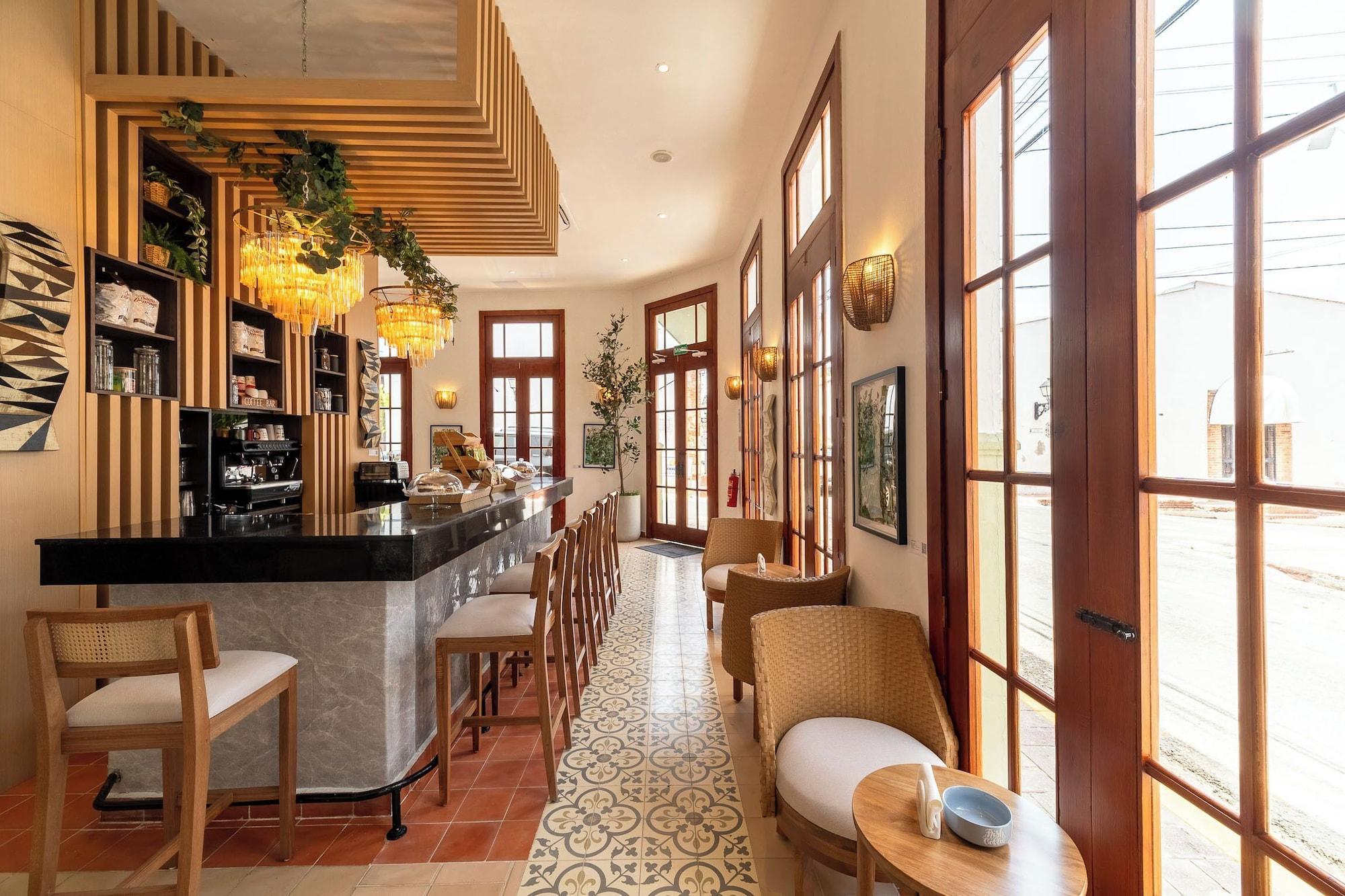 Bar/Salón Empyrean Artdeco Boutique Hotel