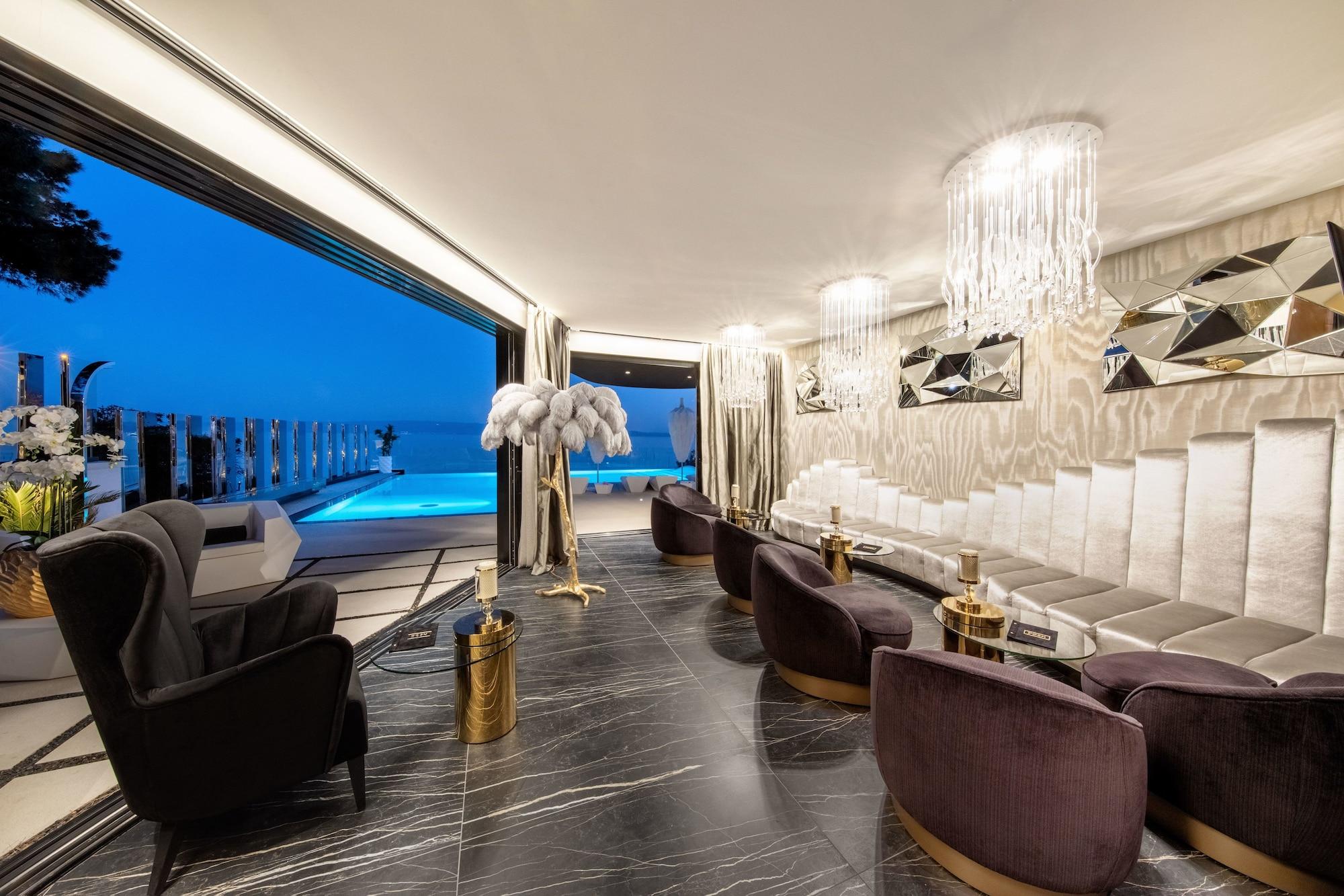 Vista Lobby Posh Residence Luxury Suites