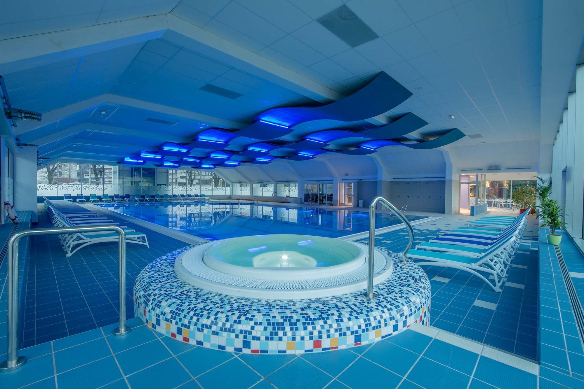 Vista Piscina Hotel Cerkno