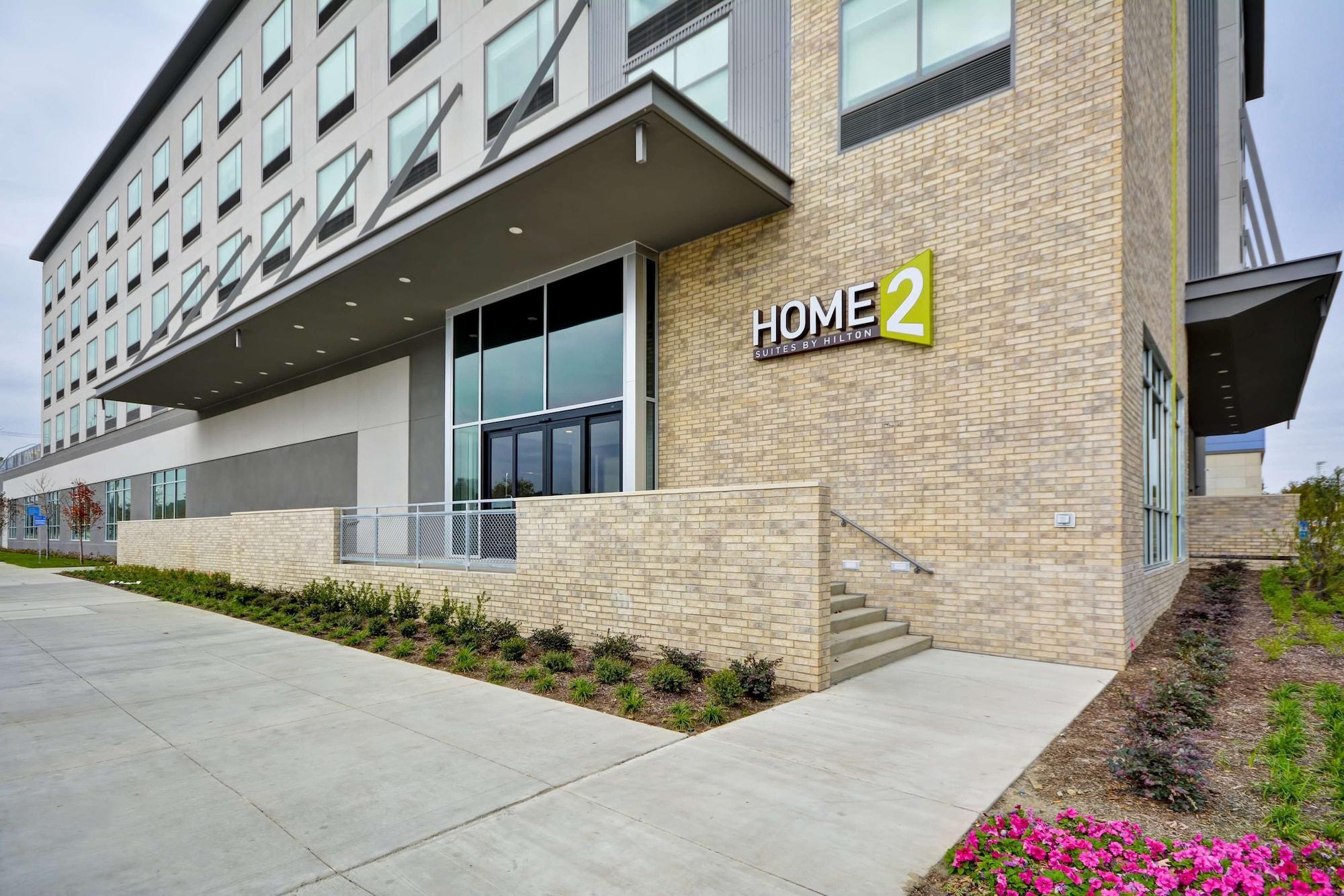 Vista Exterior Home2 Suites by Hilton Dallas Downtown at Baylor Scott & White