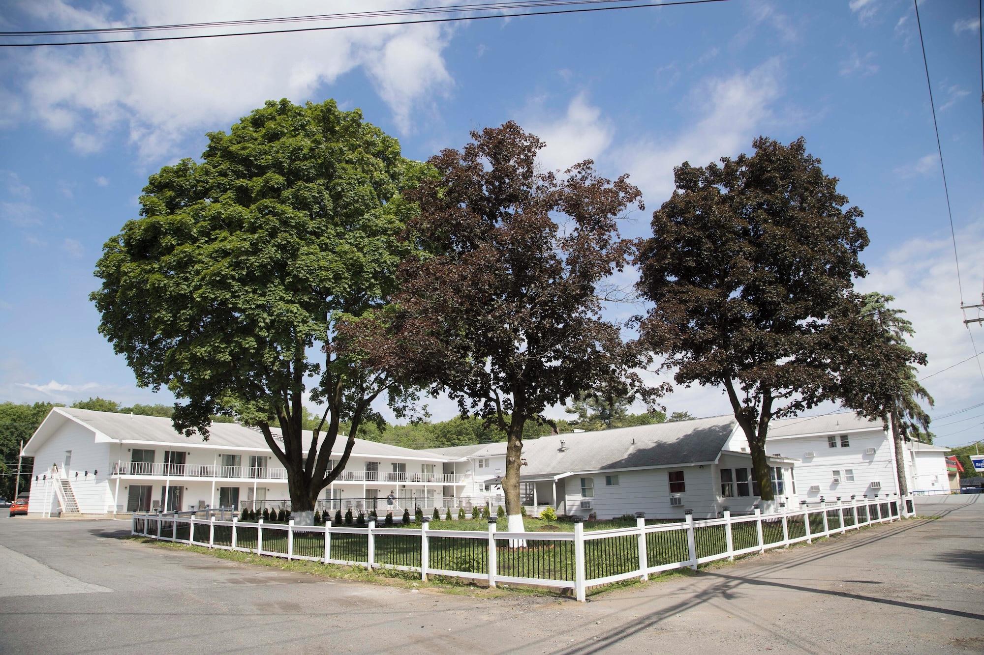 Varios Lake George Residence LLC