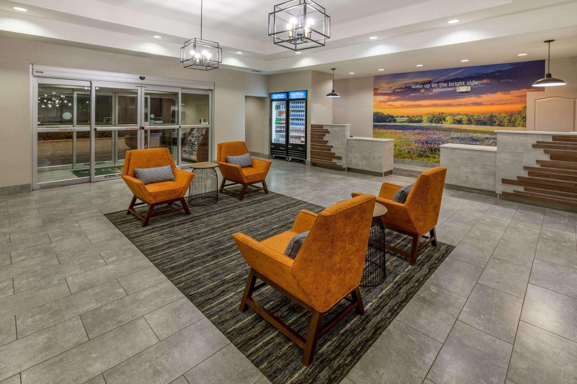 Vista Lobby La Quinta Inn & Suites by Wyndham Bridgeport