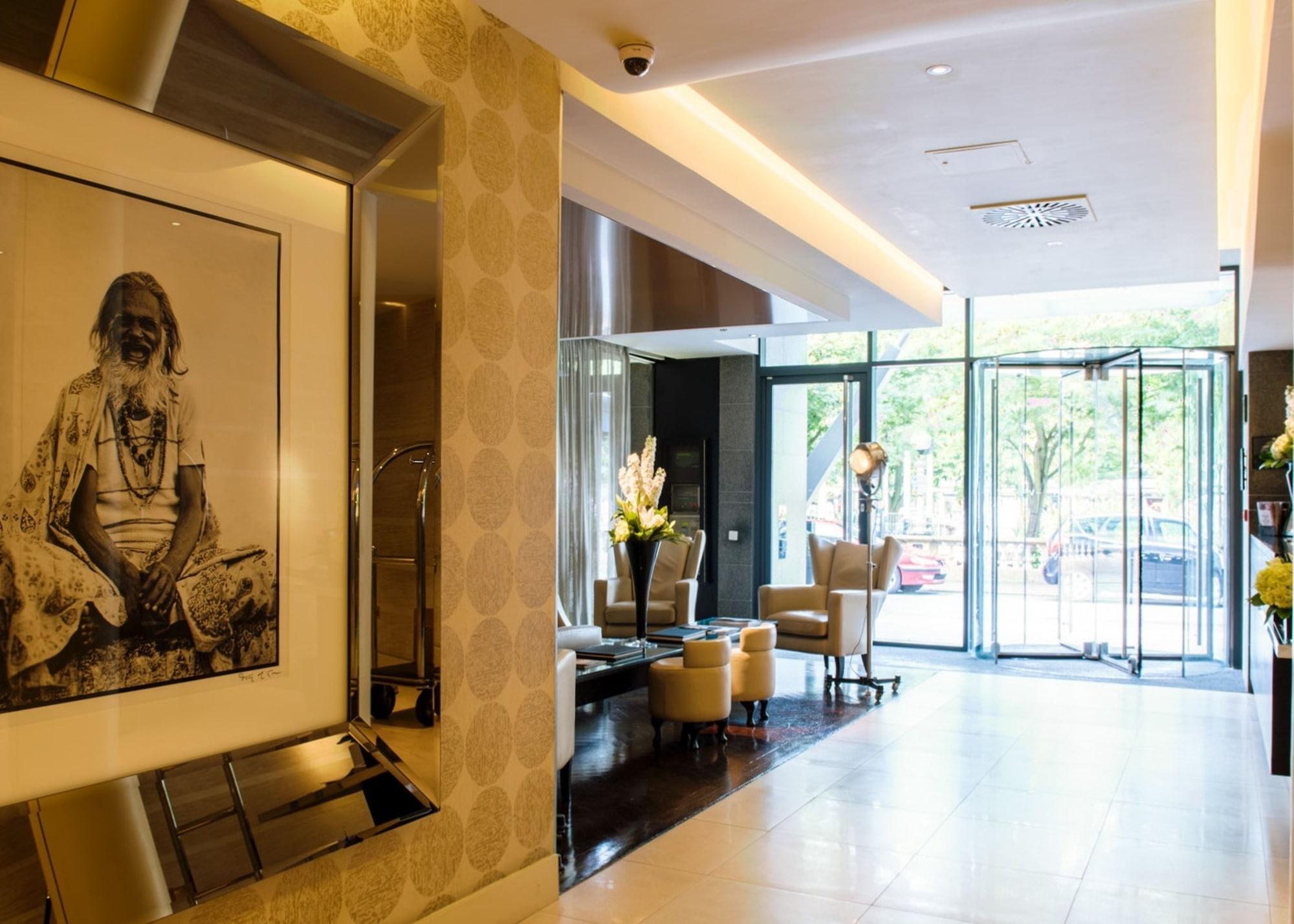 Vista Lobby The Vincent Hotel