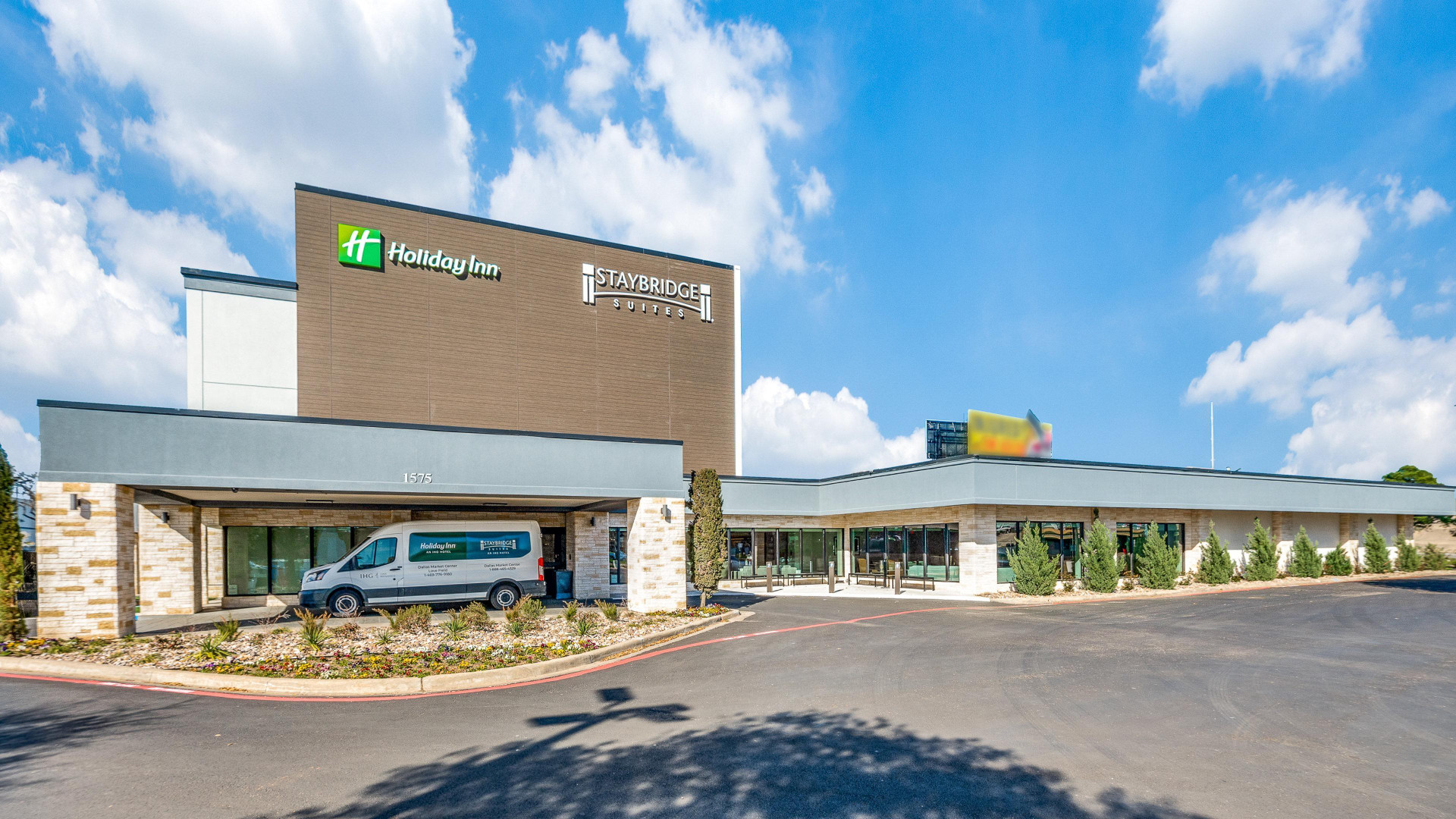 Vista Exterior Holiday Inn Dallas Market Ctr Love Field