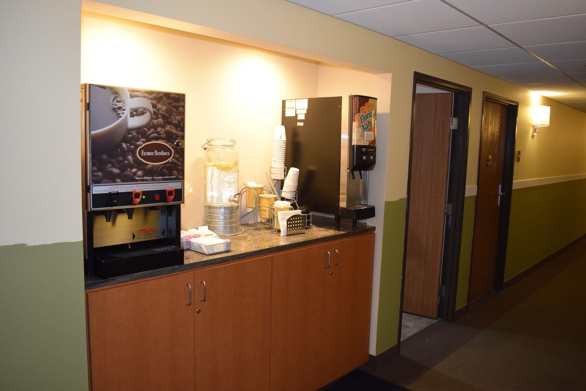 Bar/Salón Days Inn by Wyndham Cadillac