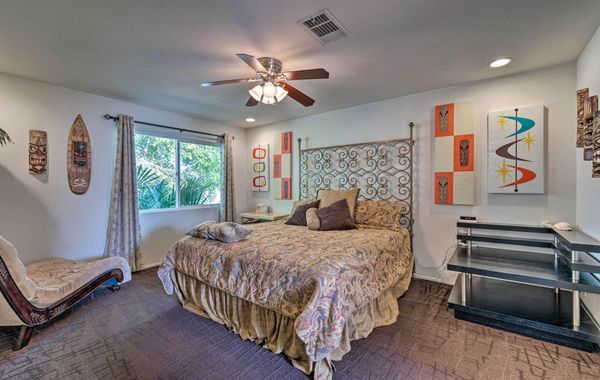 'vegas Oasis' Home w/ Pool & Spa: 7 Miles to Strip - Hoteles 3 estrellas en Las Vegas, Nevada